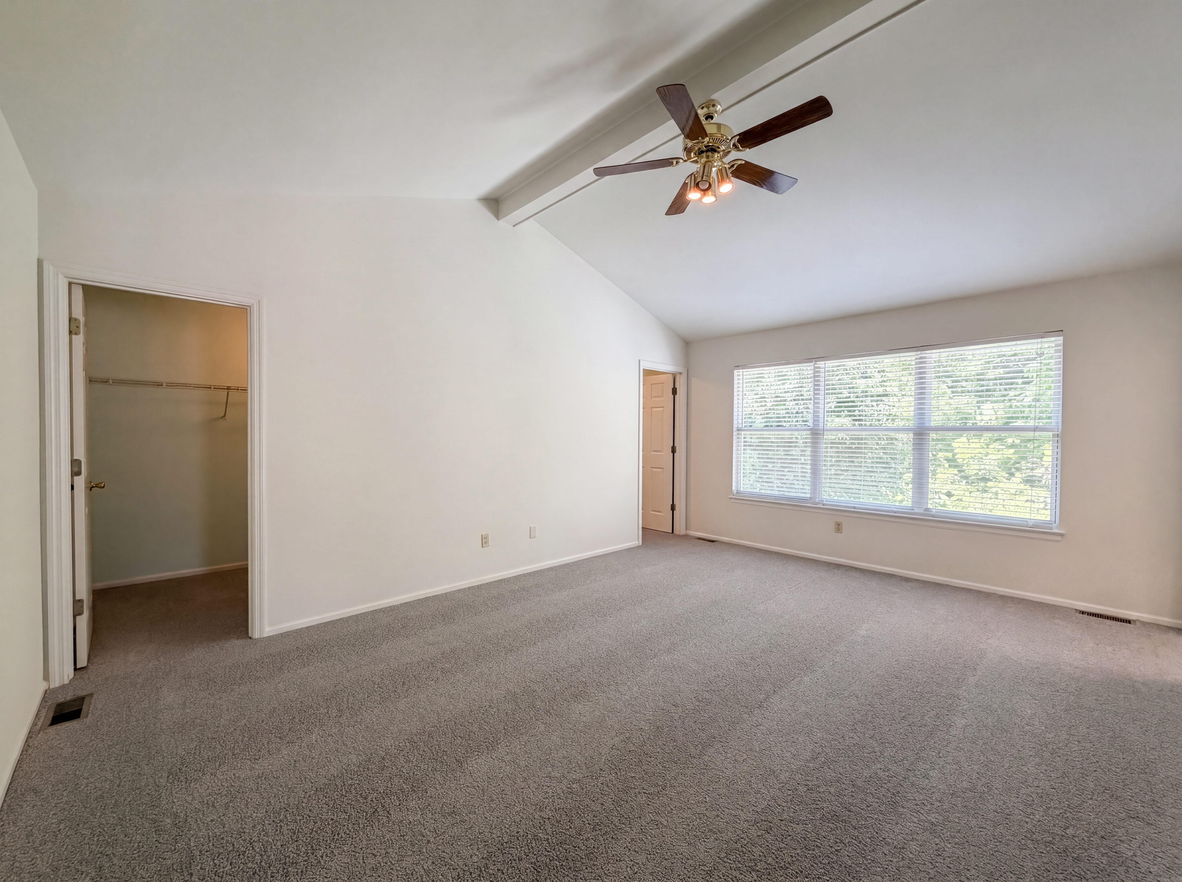 Photo 4 of 33 of 1311 Norwood Hills Dr, O Fallon, MO