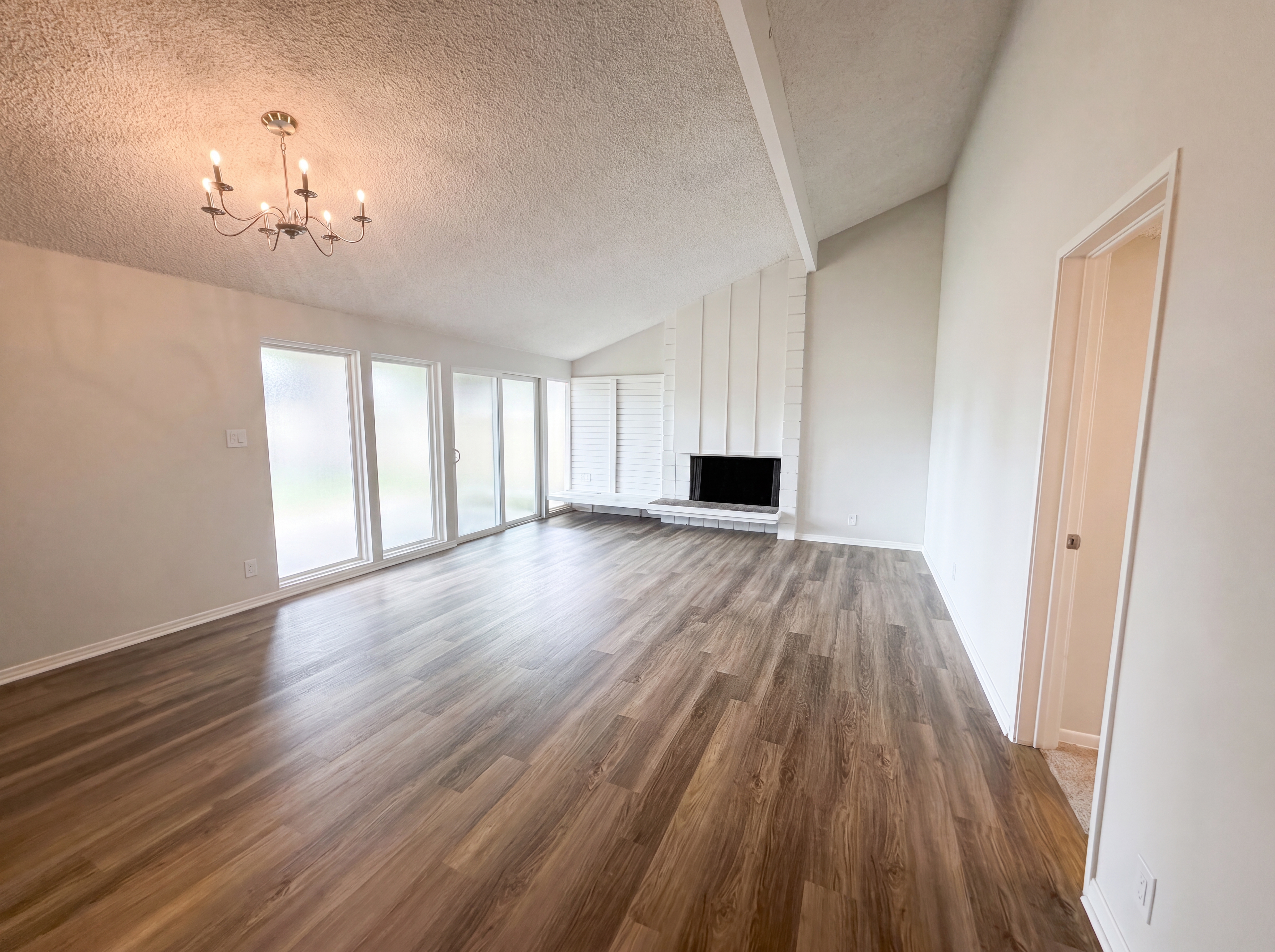 Photo 3 of 29 of 18400 Bermuda St, LOS ANGELES, CA