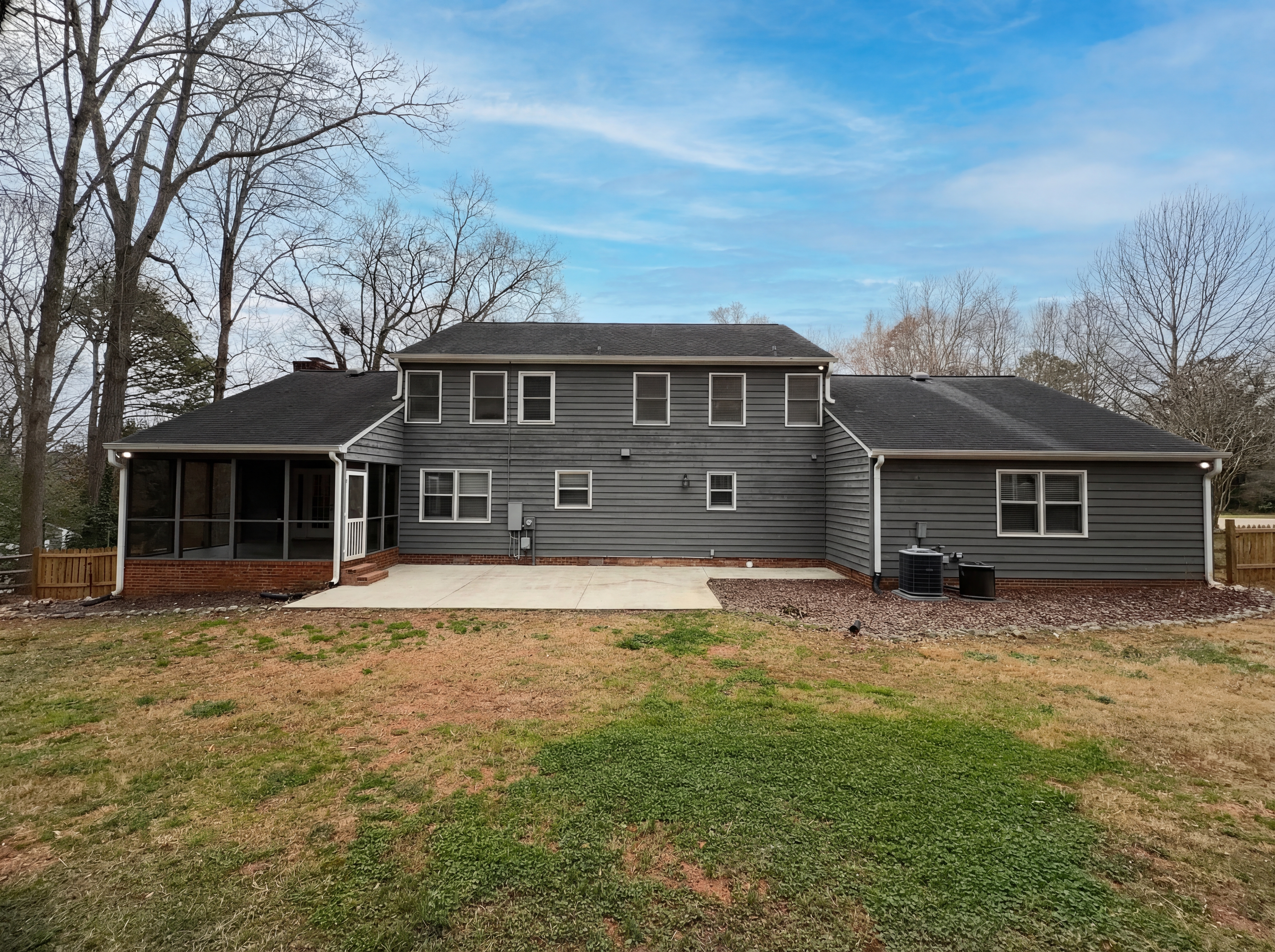 Photo 5 of 22 of 3029 Southampton Cir, Gastonia, NC