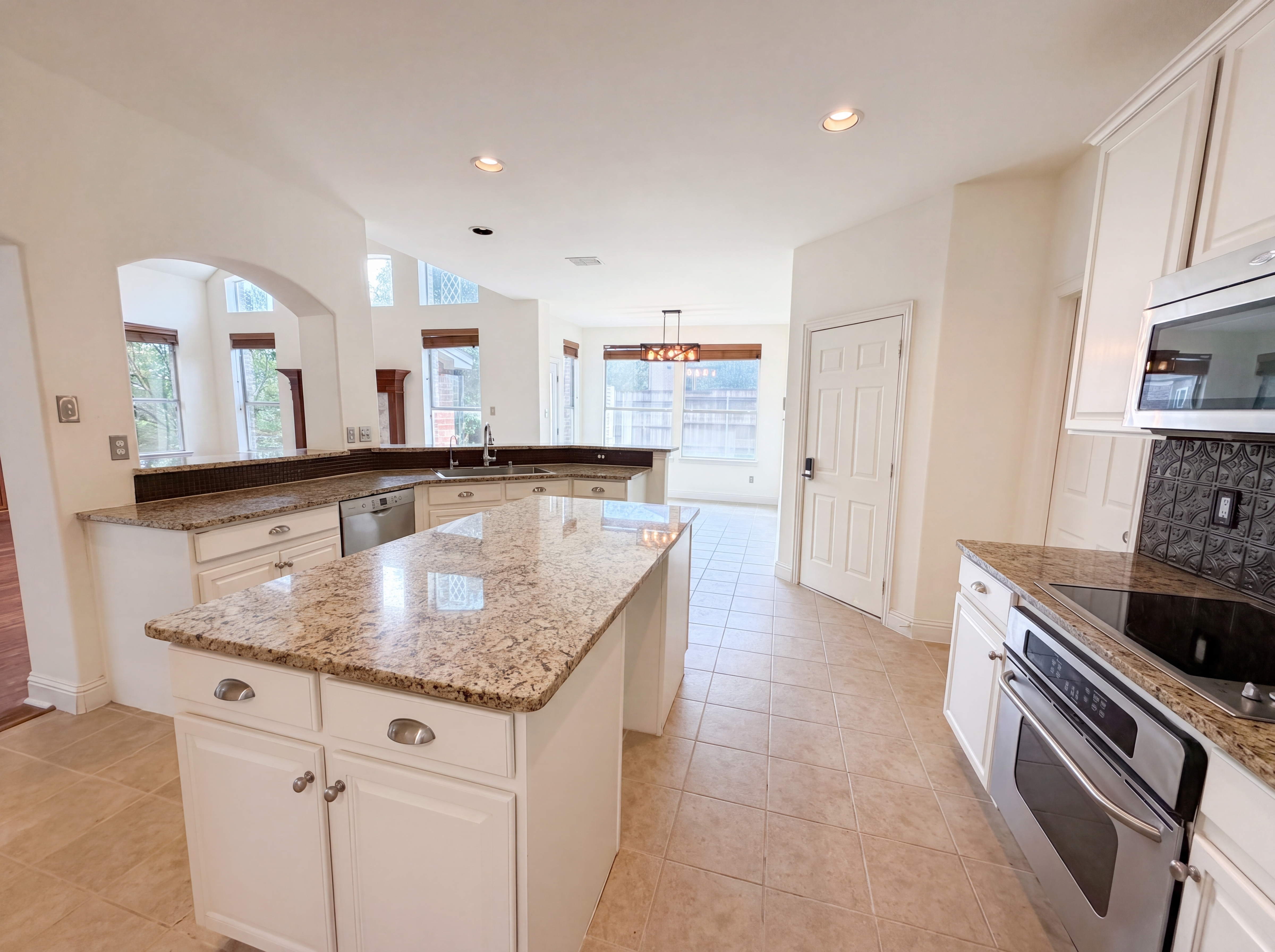 Photo 10 of 22 of 2446 Chesterfield Rd, Garland, TX