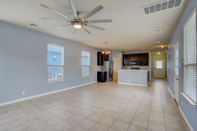 Photo 12 of 33 - 904 Alamo Plaza Dr, Cedar Park, TX 78613