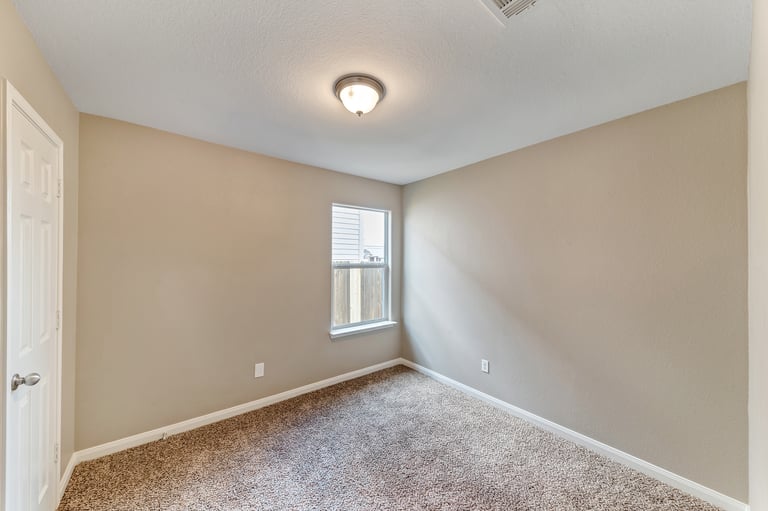 Photo 19 of 22 - 516 Noble Grove Ln, Fort Worth, TX 76140