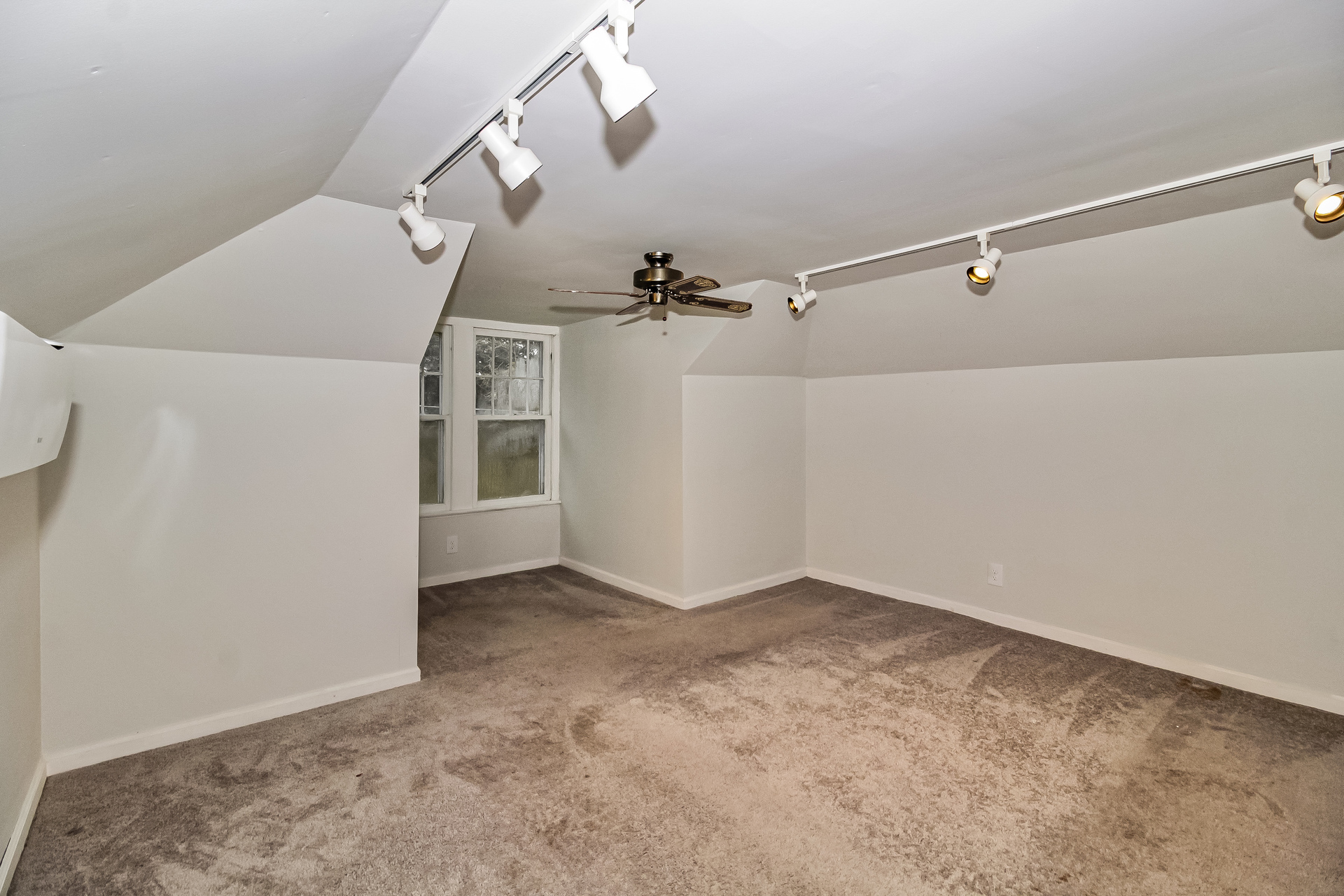 Photo 10 of 22 of 114 E Clay St, Whiteville, NC