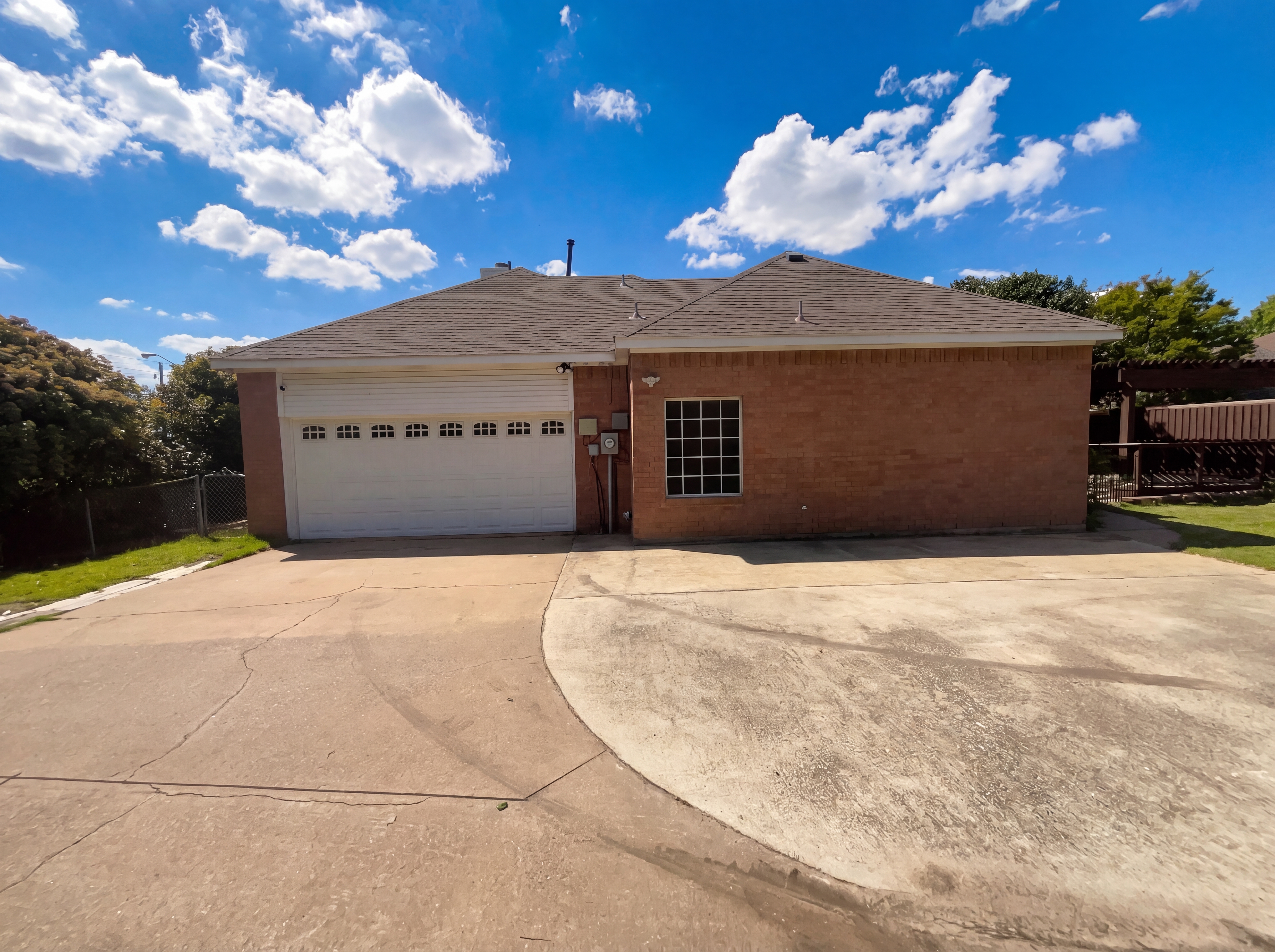 Photo 16 of 19 of 2400 Creekview Dr, Plano, TX