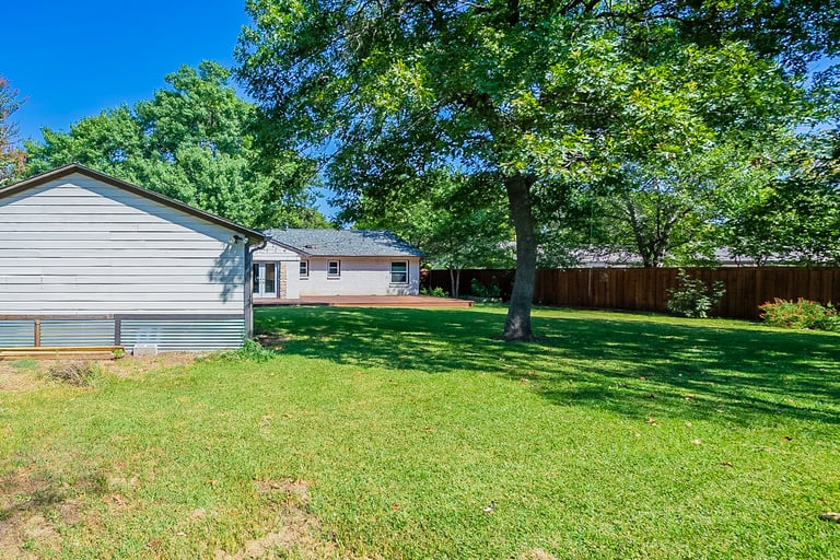 Photo 28 of 29 - 10183 Baronne Cir, Dallas, TX 75218