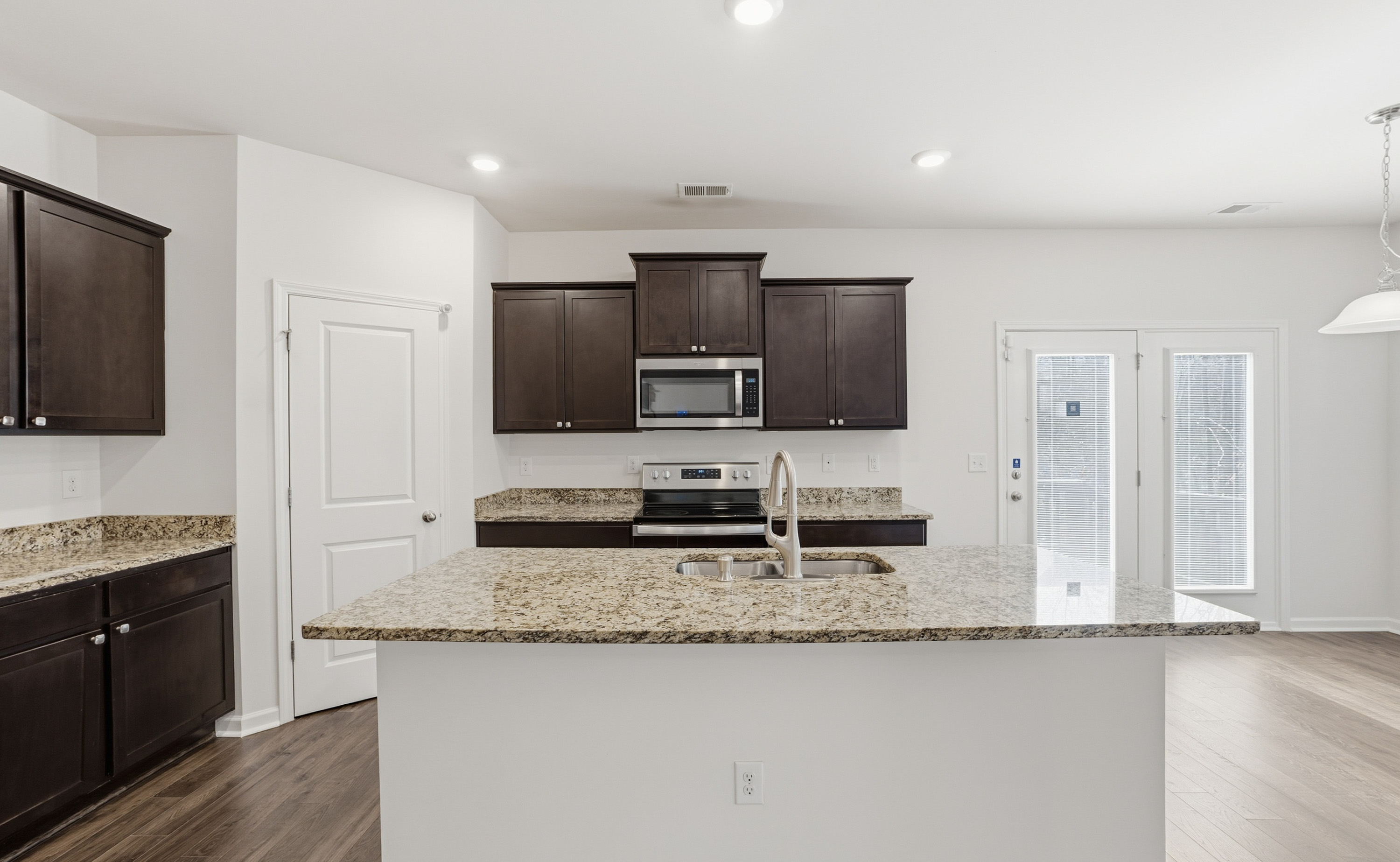 Photo 11 of 39 of 2031 Theberton Trl, Locust Grove, GA