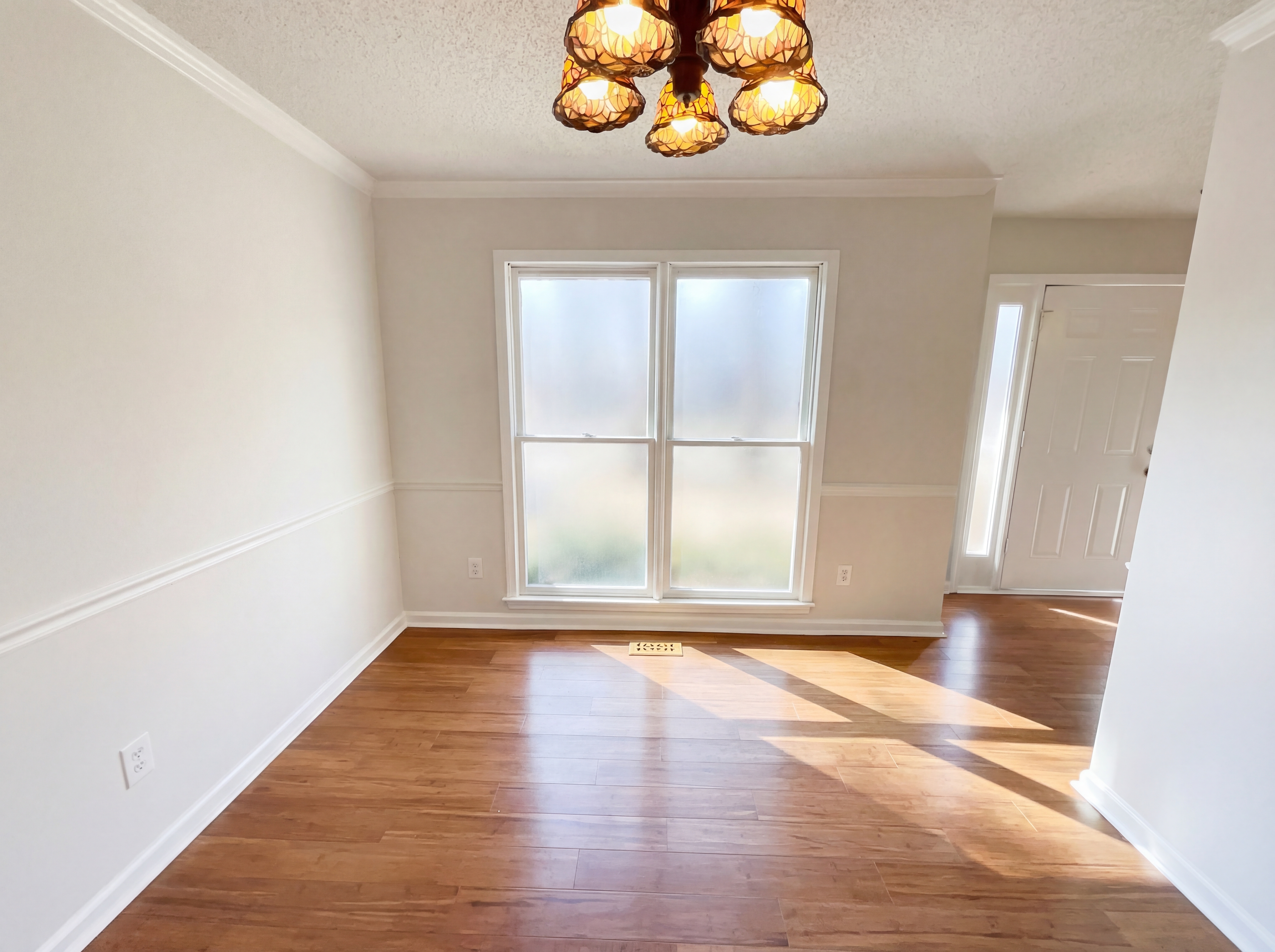 Photo 10 of 28 of 1012 Crown Corners Dr, McDonough, GA