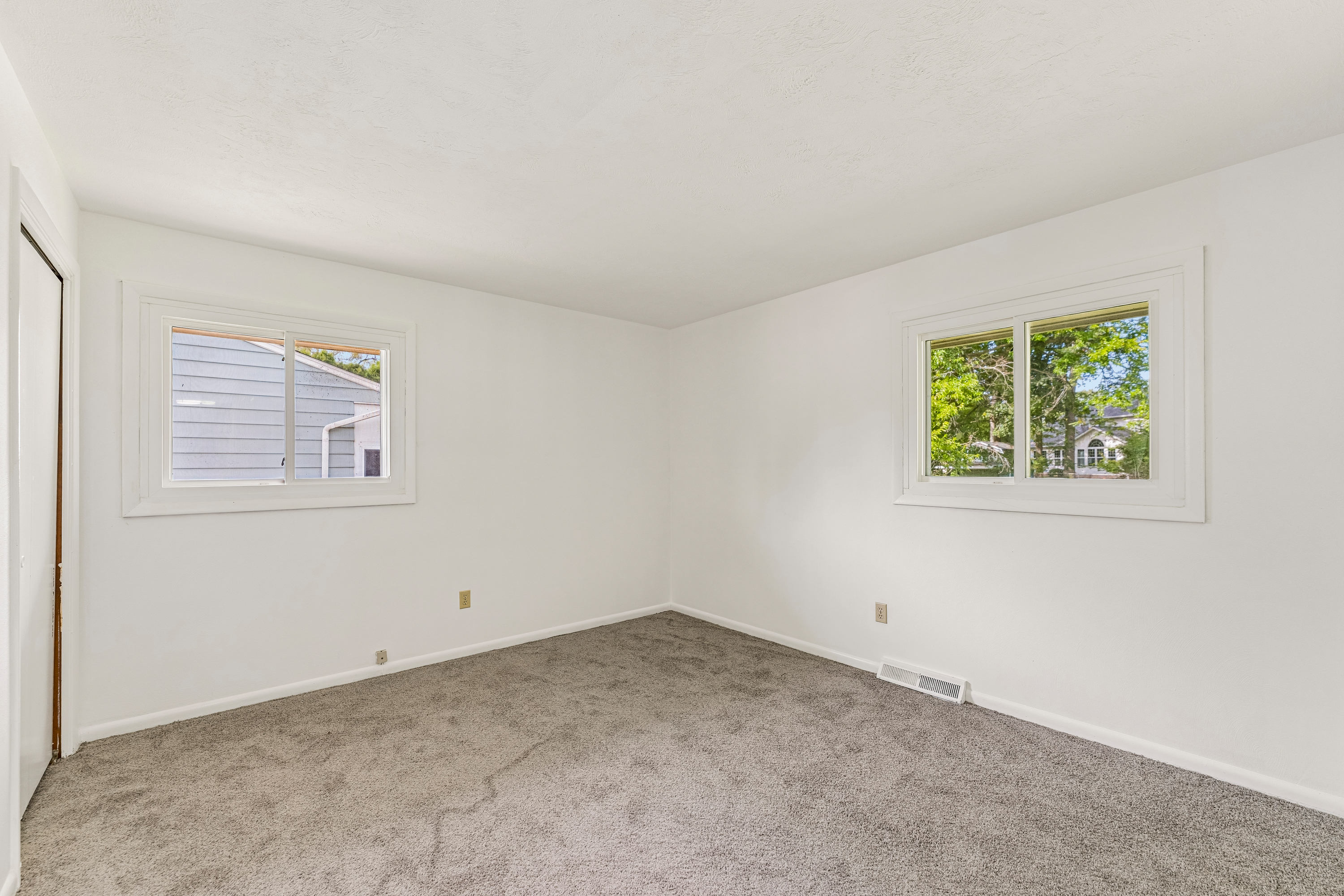 Photo 4 of 40 of 460 Long St, Amherst, OH
