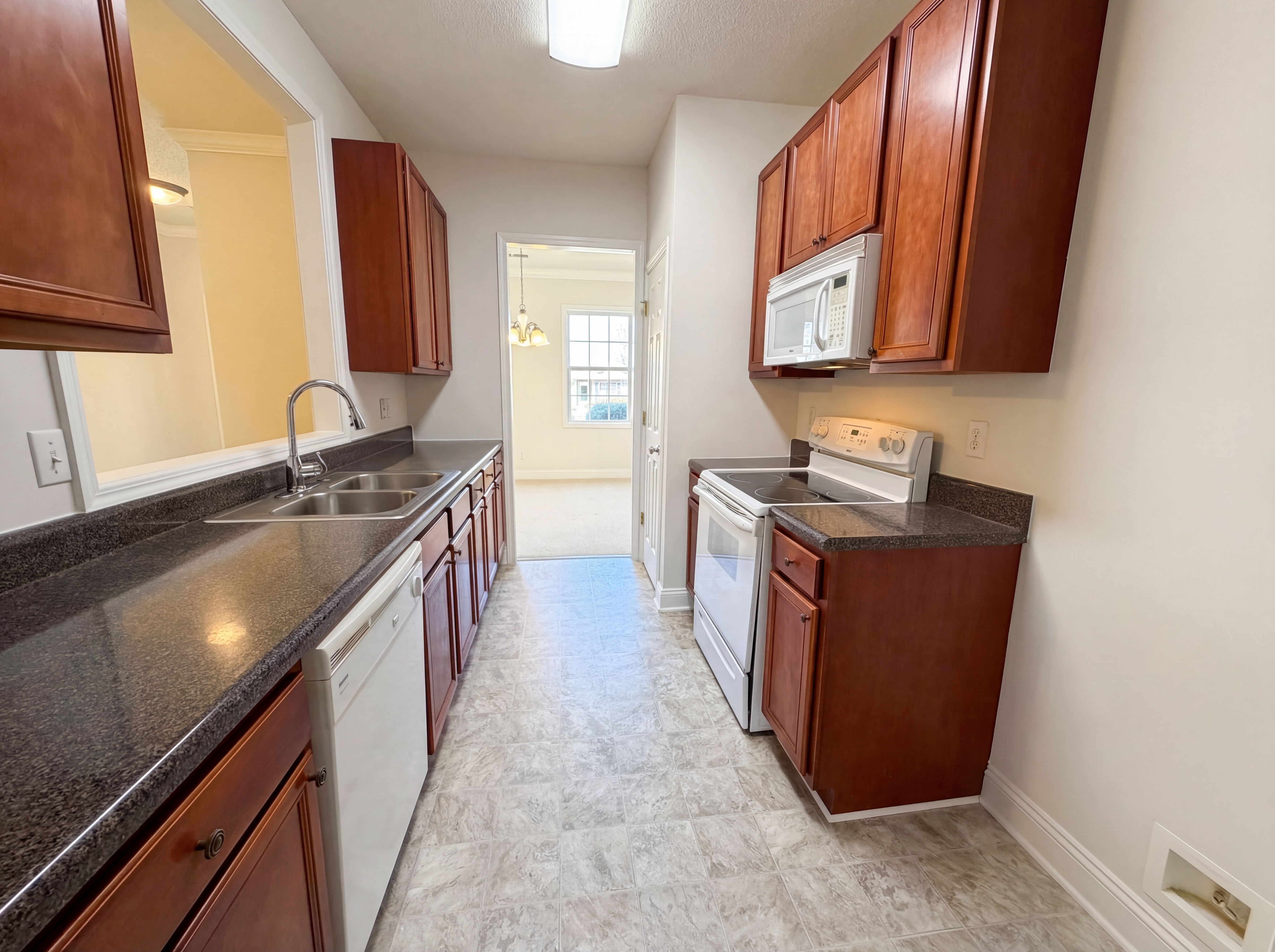 Photo 2 of 21 of 227 Faversham Ln, Columbia, SC