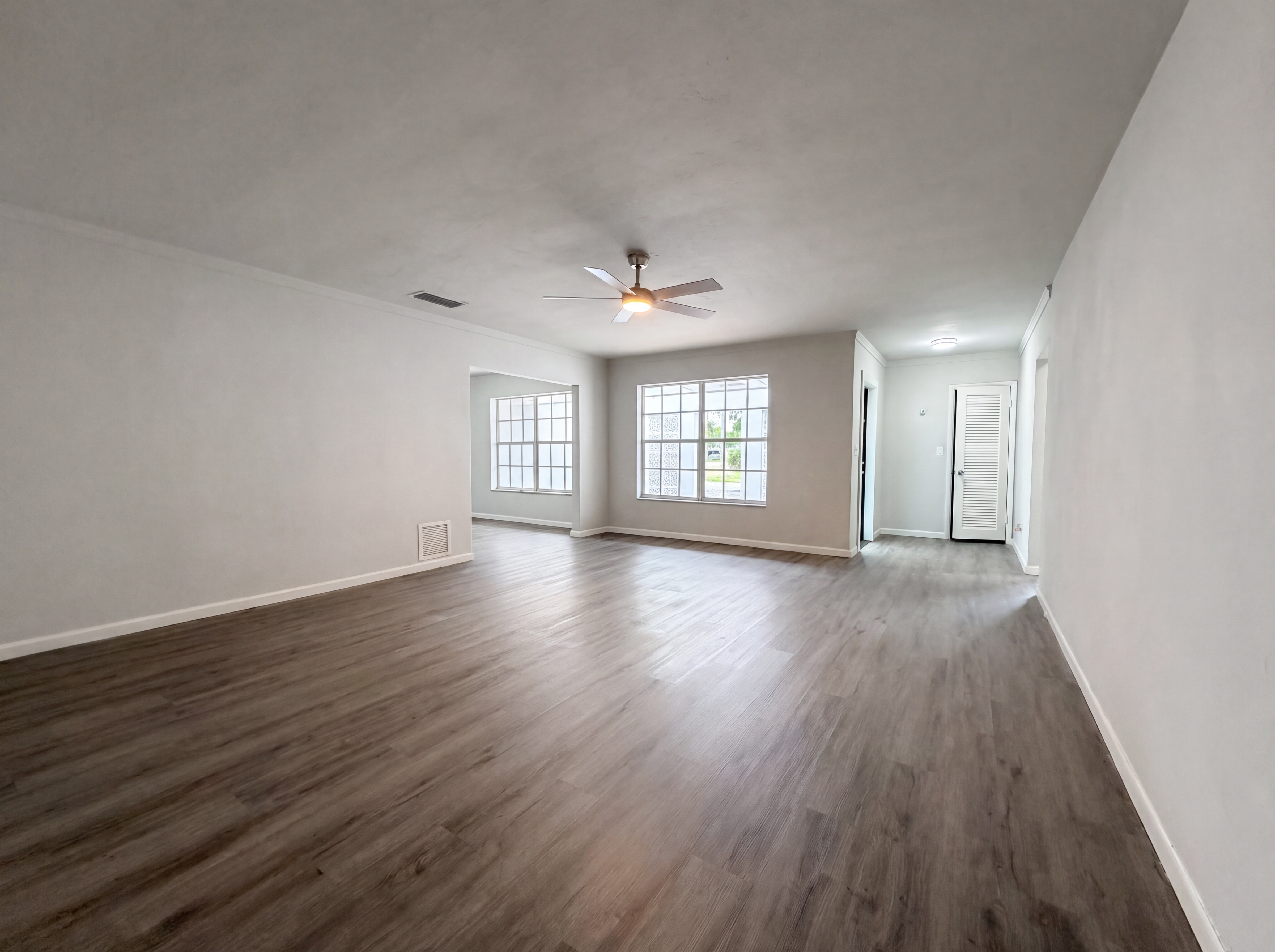 Photo 6 of 19 of 820 NW 78th Ave, Pembroke Pines, FL