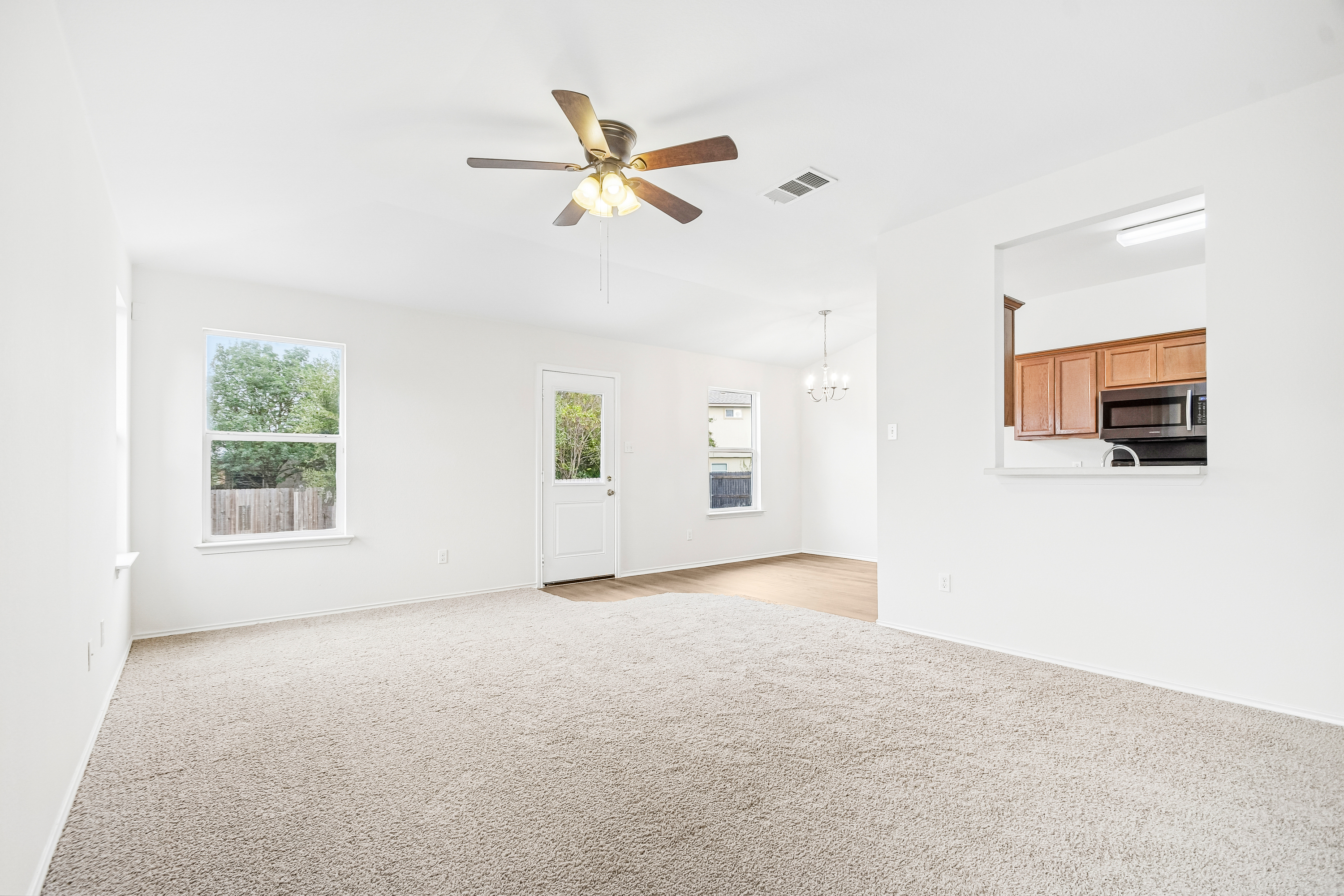 Photo 3 of 19 of 259 Coal Dr, Jarrell, TX
