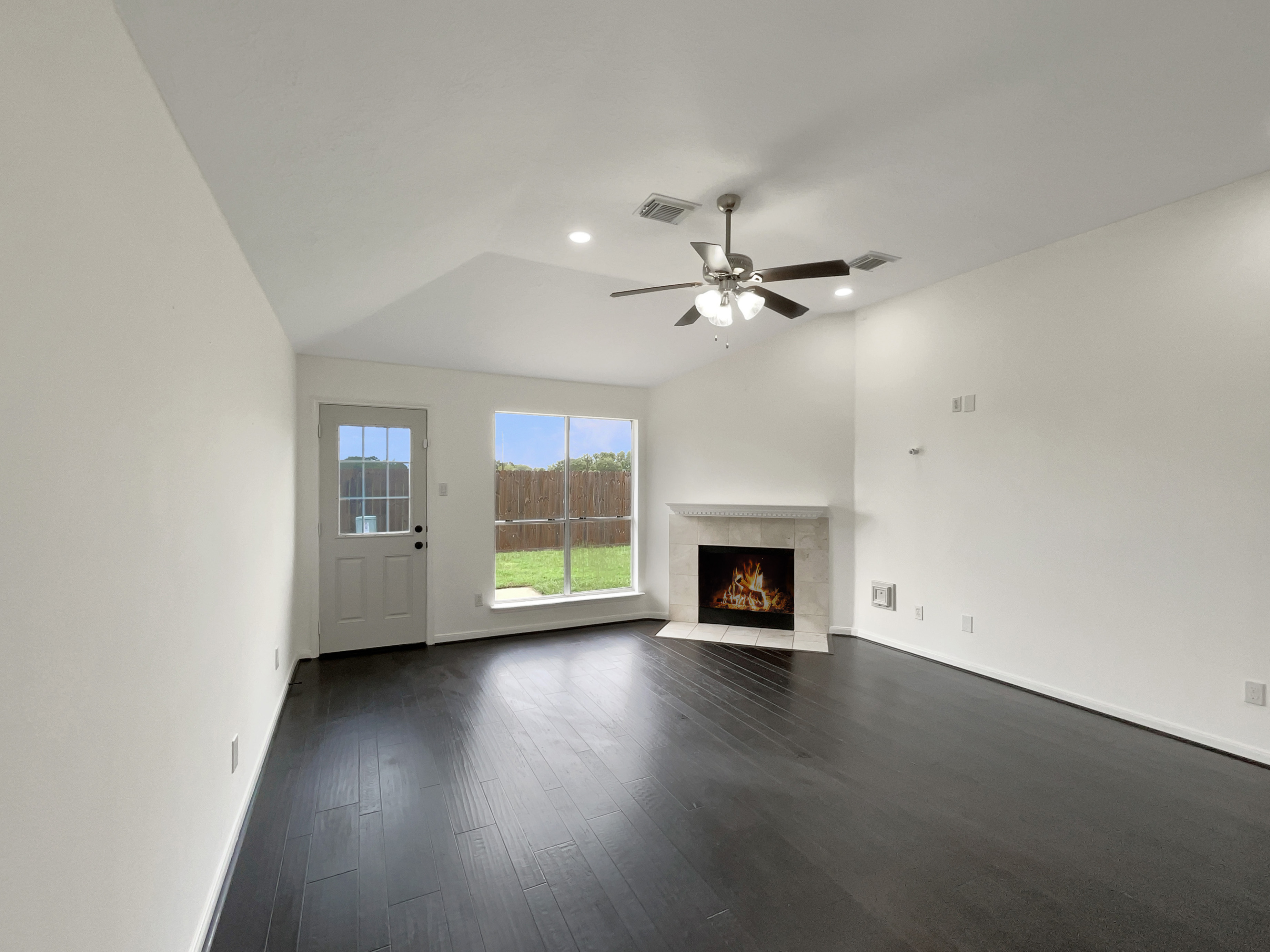 Photo 3 of 19 of 4326 Eaglewood Trail Dr, Fresno, TX