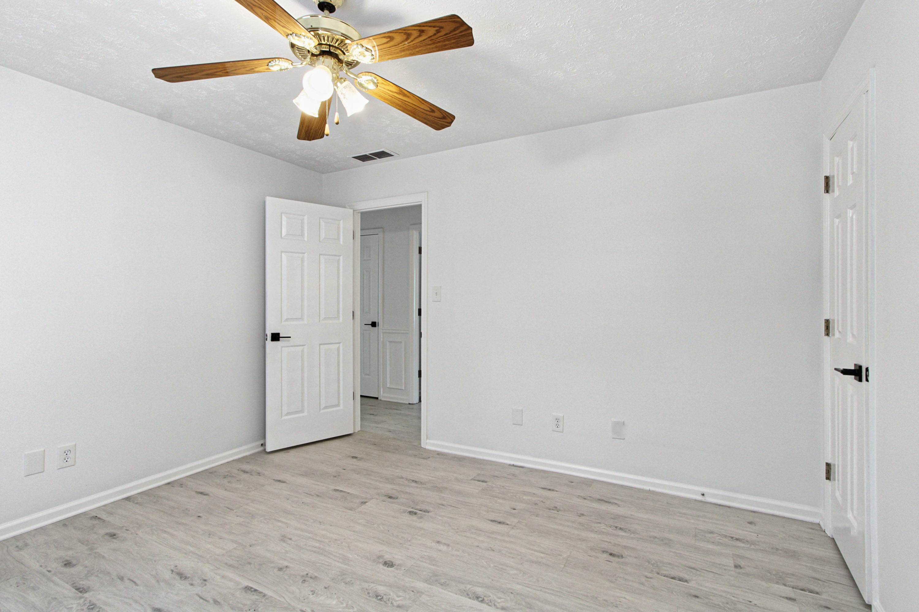 Photo 34 of 54 of 945 Brandon Ridge Dr, Roswell, GA