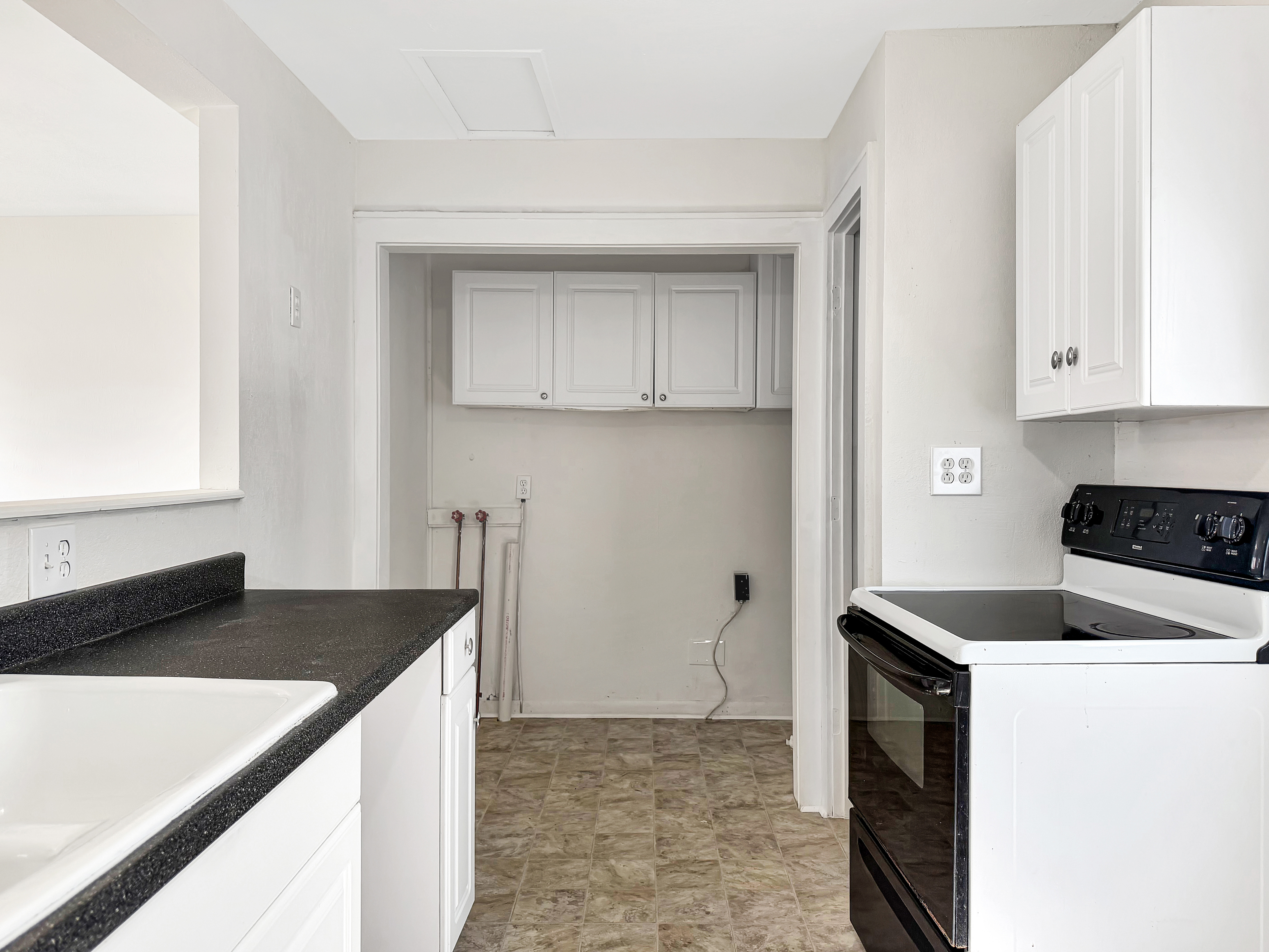 Photo 8 of 14 of 1005 NE 44th St, Kansas City, MO