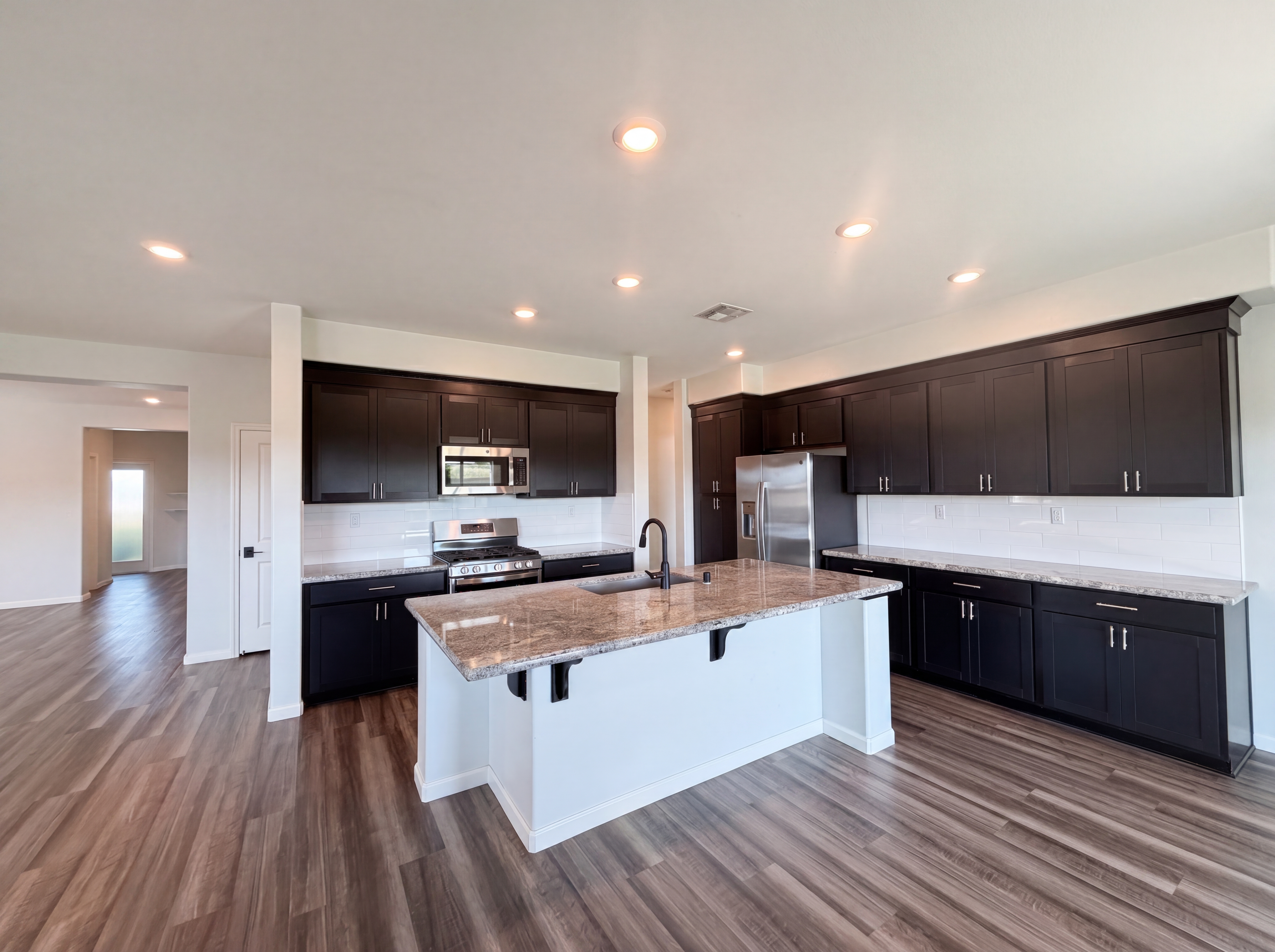 Photo 2 of 54 of 1187 Bordeaux Ct, Olivehurst, CA
