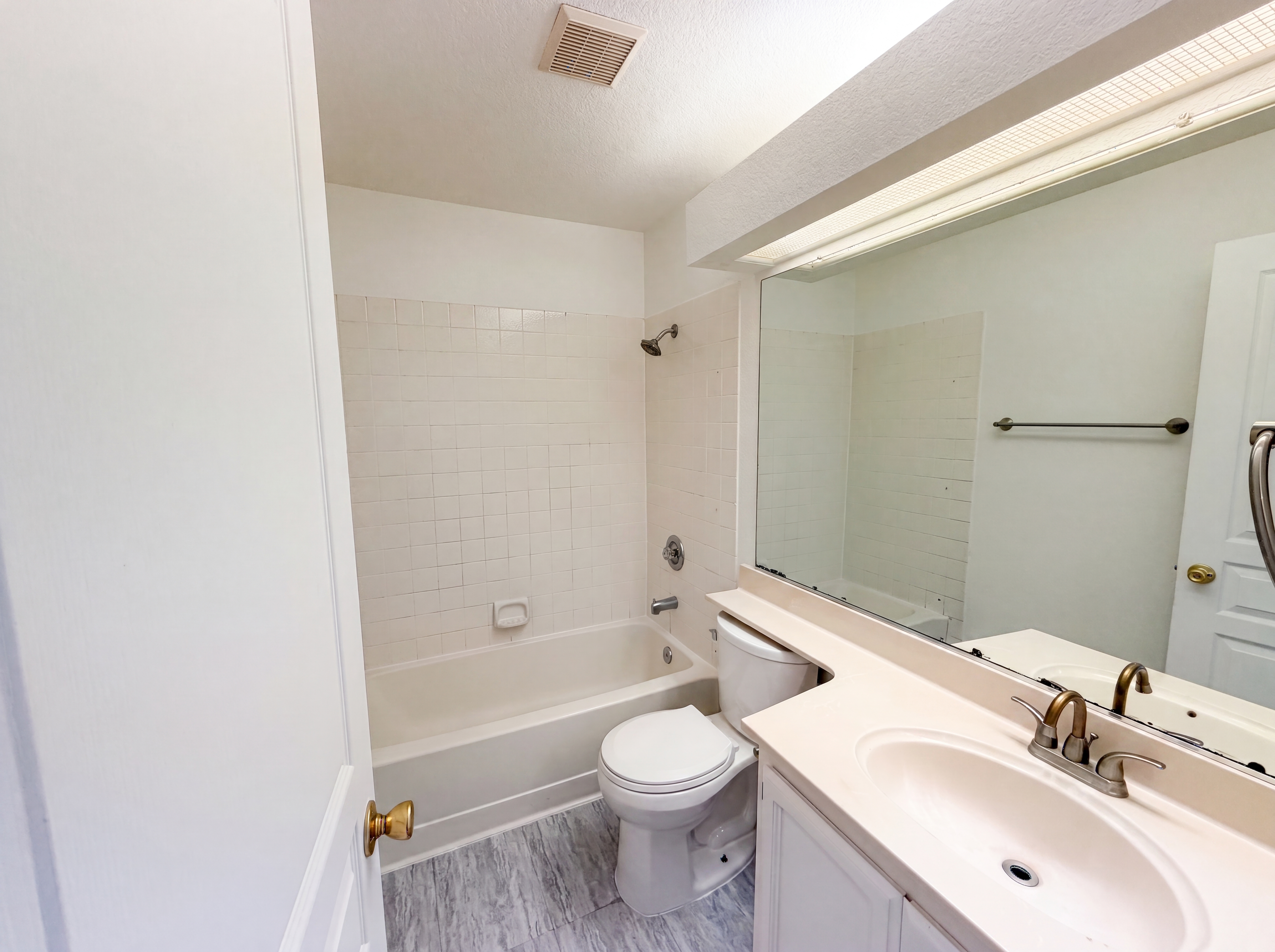 Photo 14 of 35 of 8027 Montevina Dr, Sacramento, CA