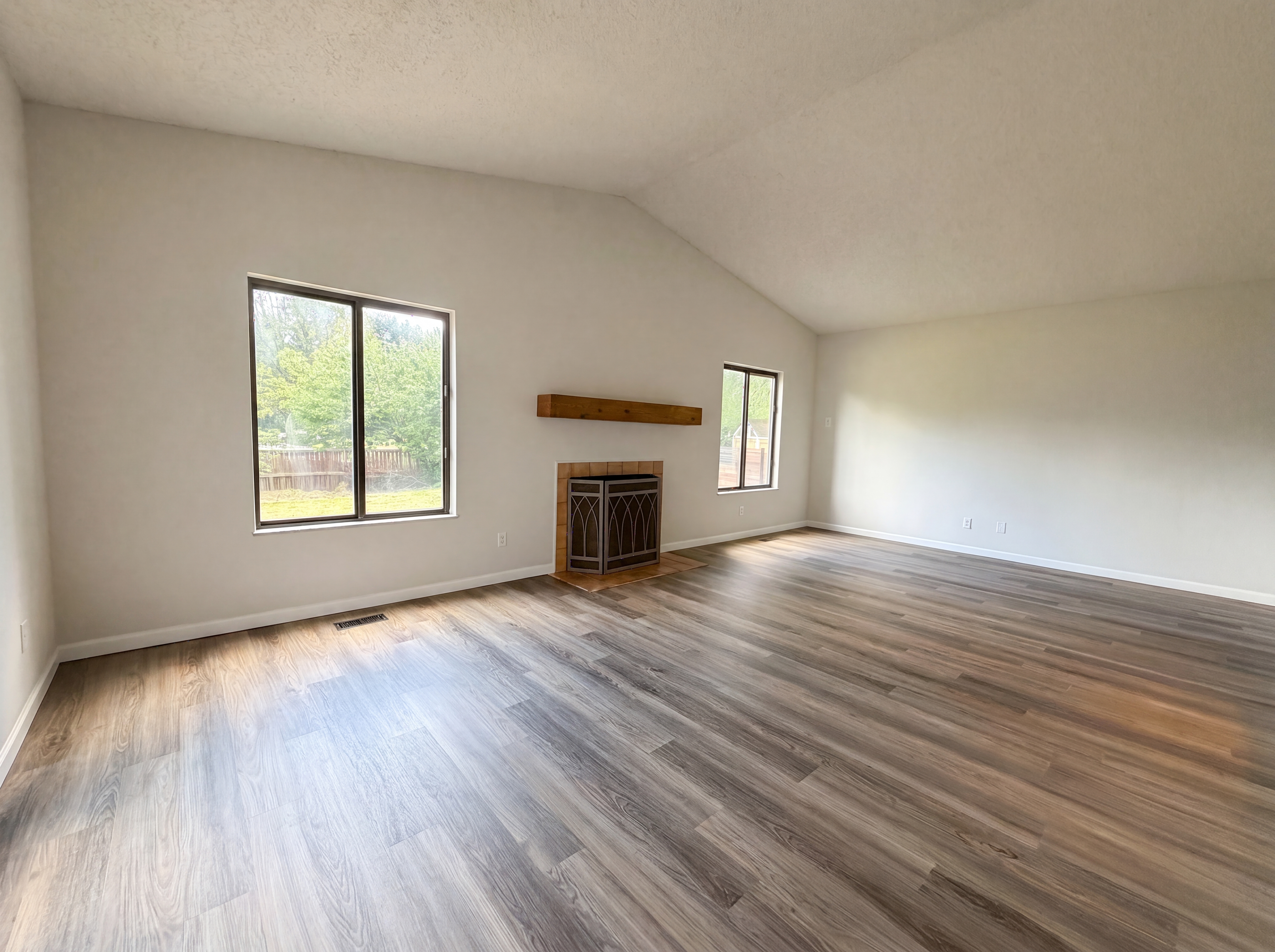 Photo 3 of 41 of 3581 Meadowgate Ct, Pickerington, OH