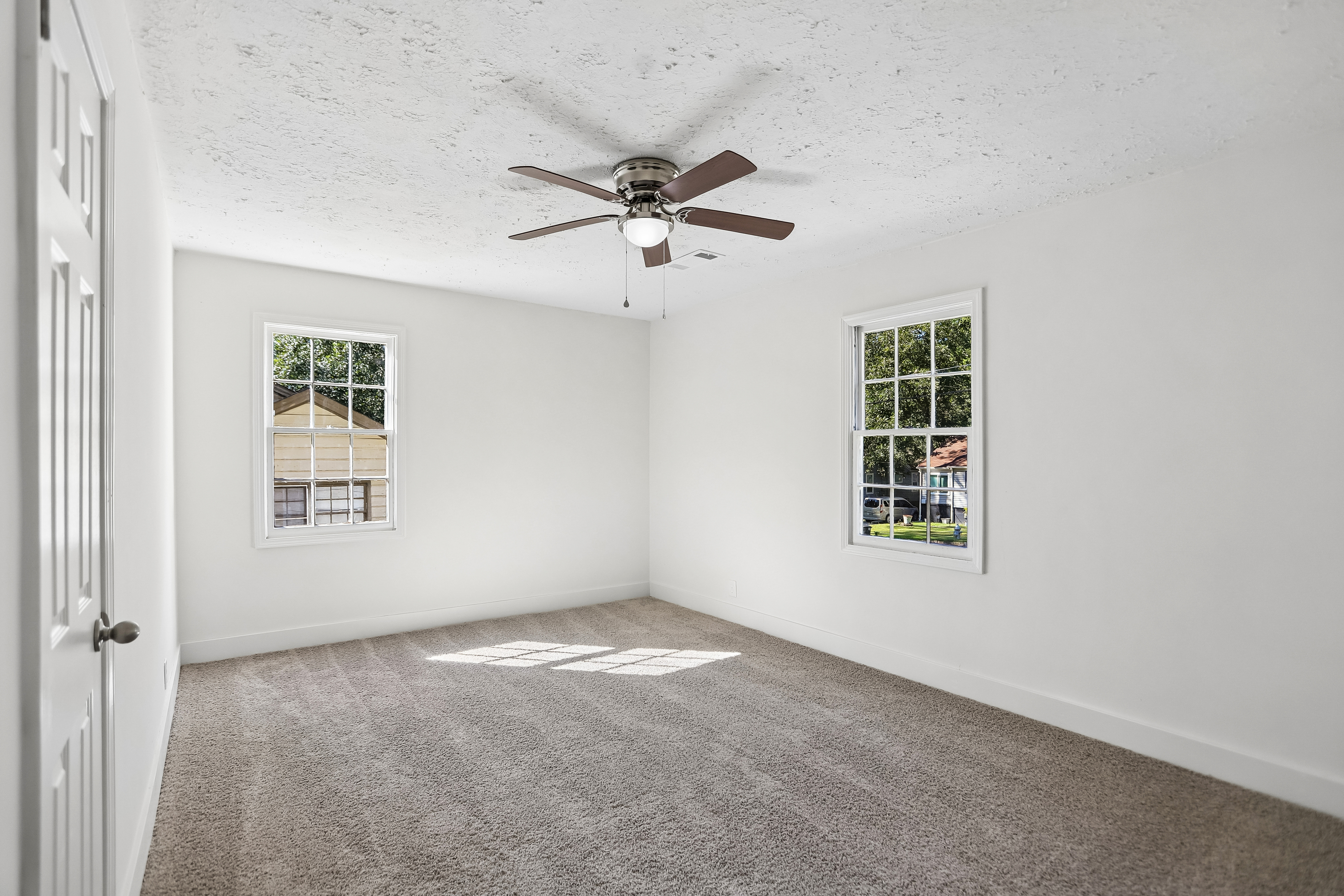 Photo 4 of 53 of 1330 Lynford Dr SW, Atlanta, GA