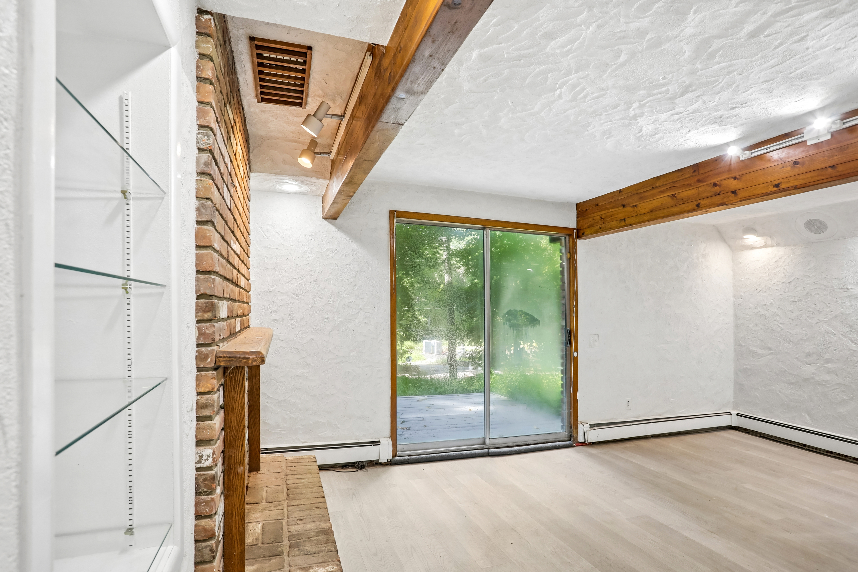 Photo 26 of 31 of 951 Haverstraw Rd, Suffern, NY