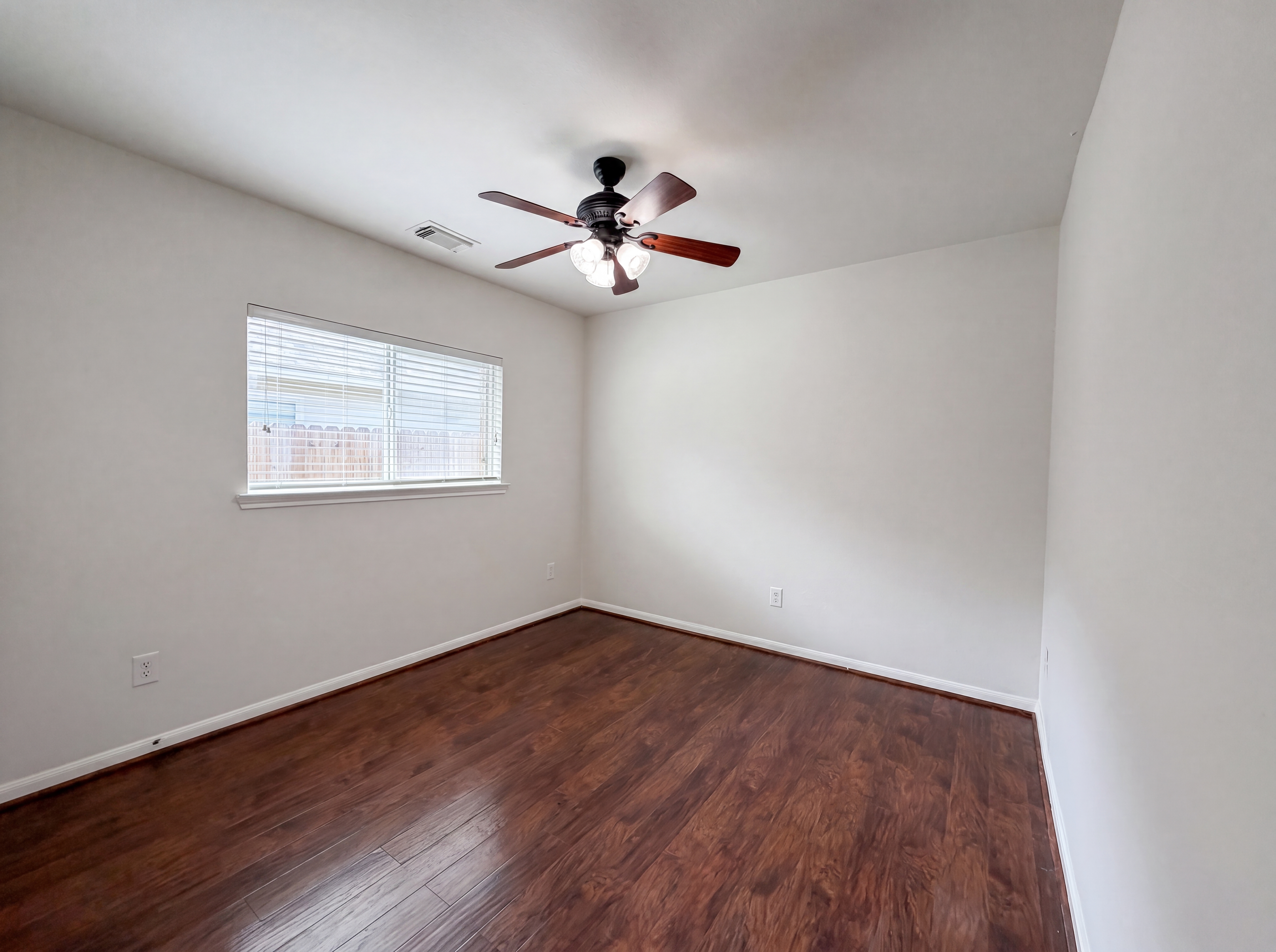 Photo 13 of 20 of 6843 Tammany Manor Ln, Spring, TX