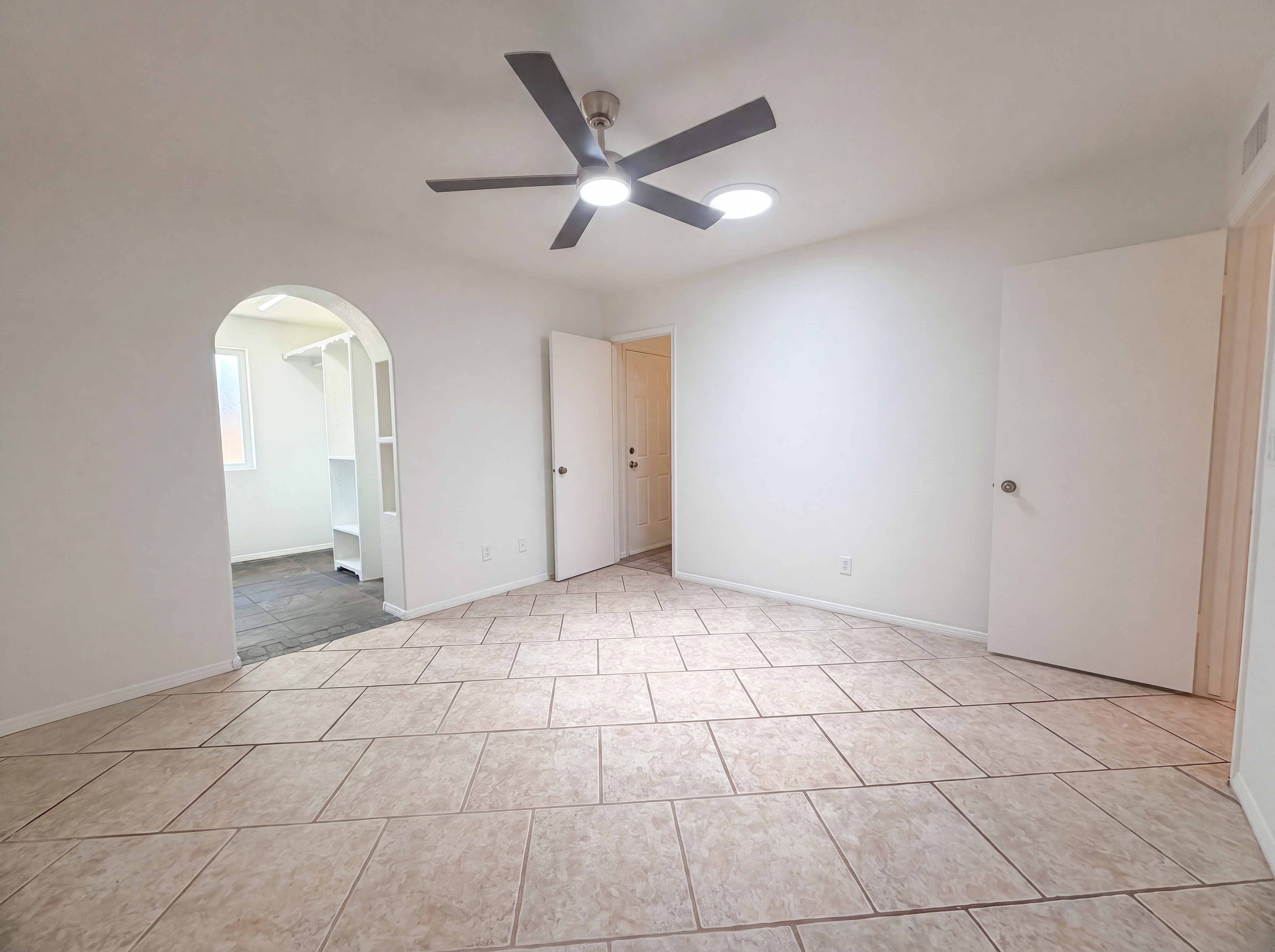 Photo 4 of 18 of 7519 E Ed Rice Ave, Mesa, AZ