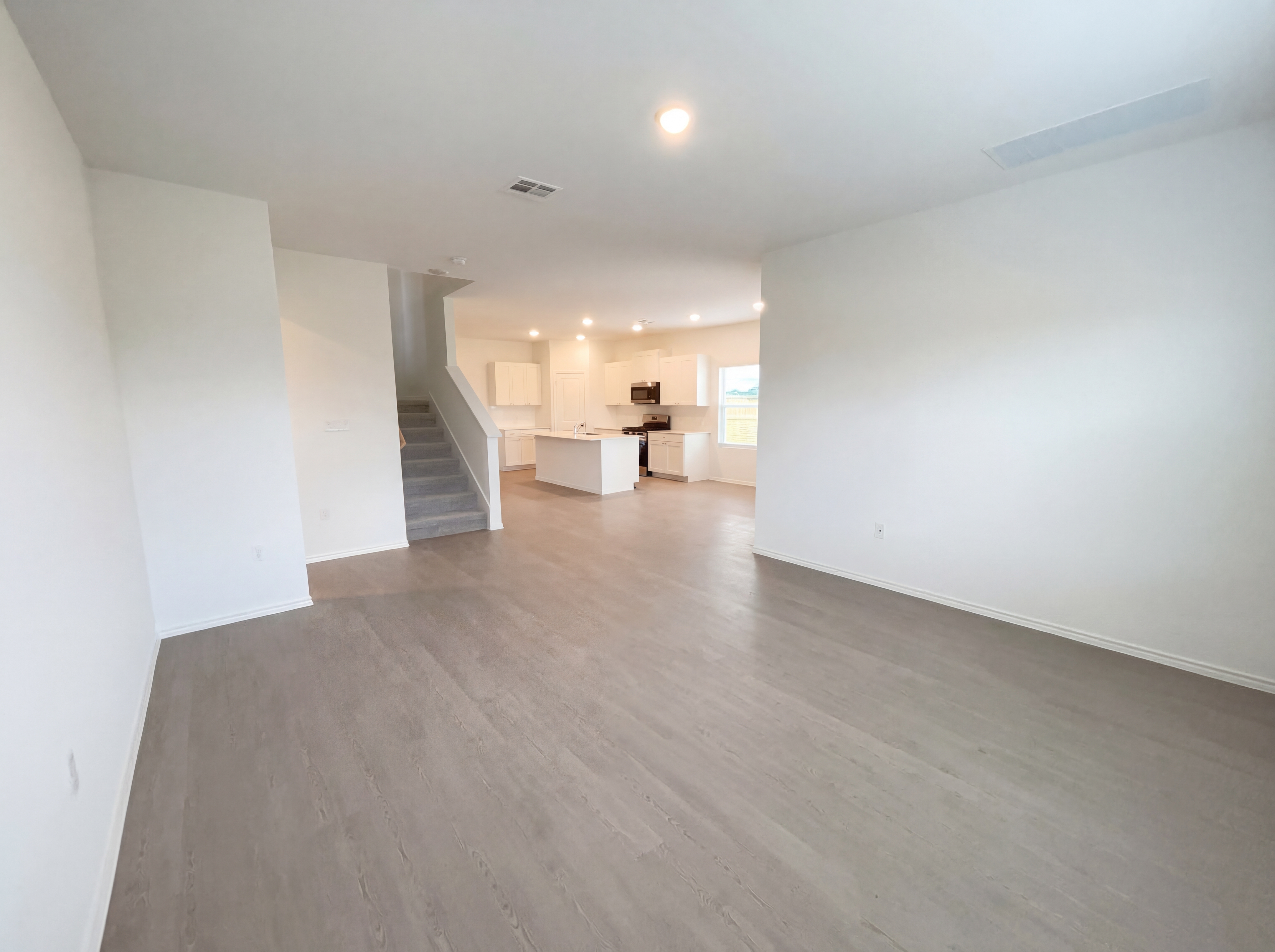 Photo 3 of 24 of 501 Vantage Dr, Hutto, TX