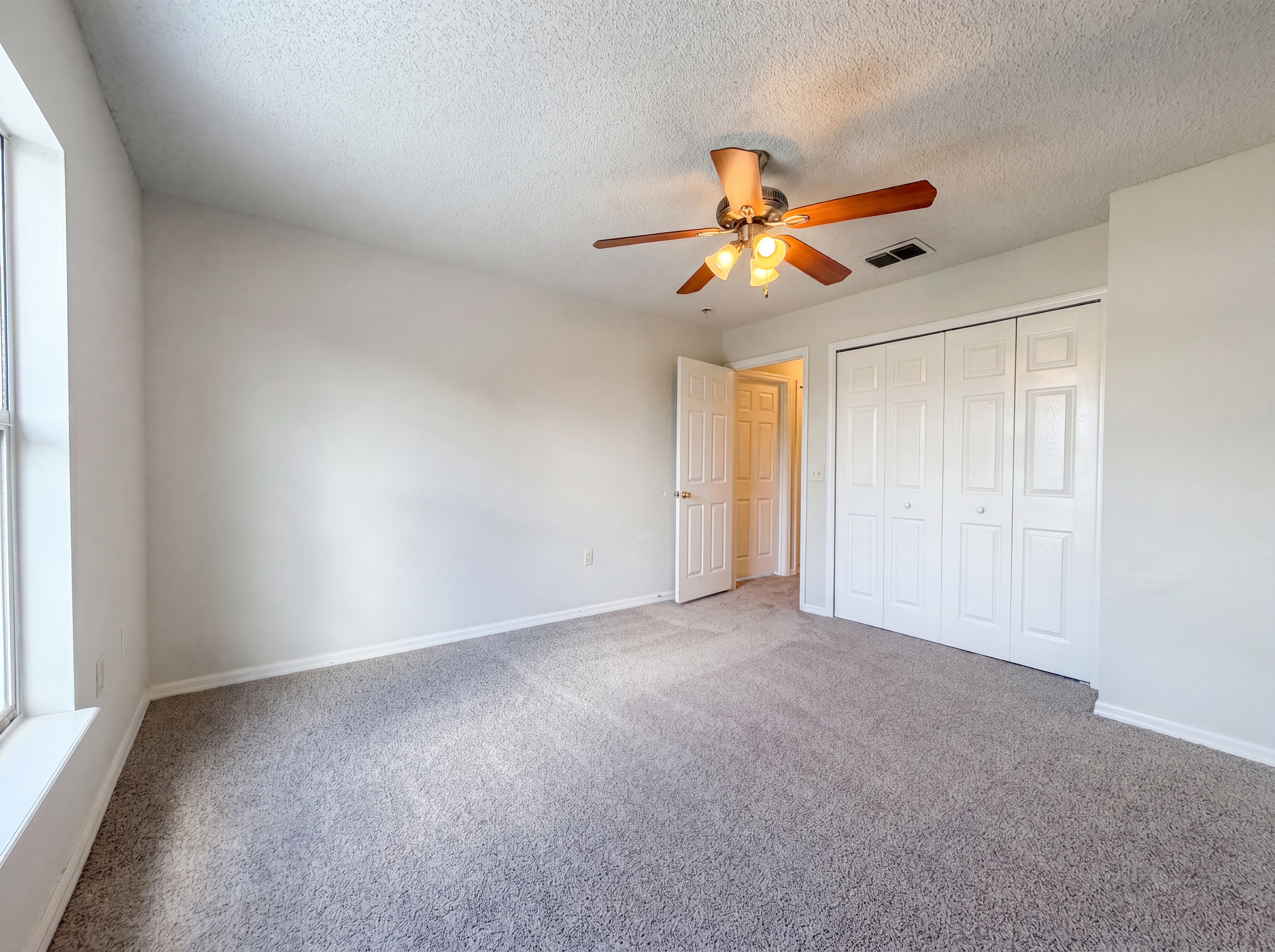 Photo 15 of 26 of 2158 Willesdon Dr W, Jacksonville, FL