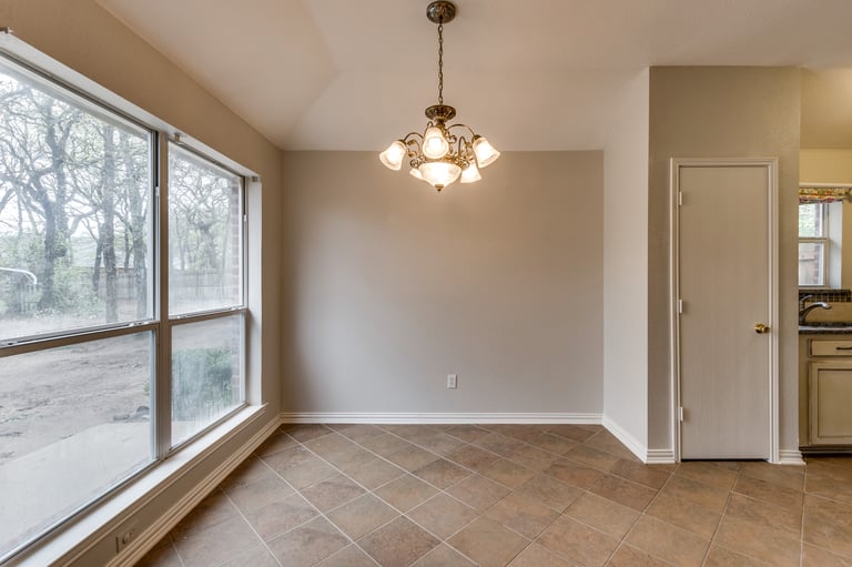Photo 8 of 27 - 564 Dylan Ct, Azle, TX 76020