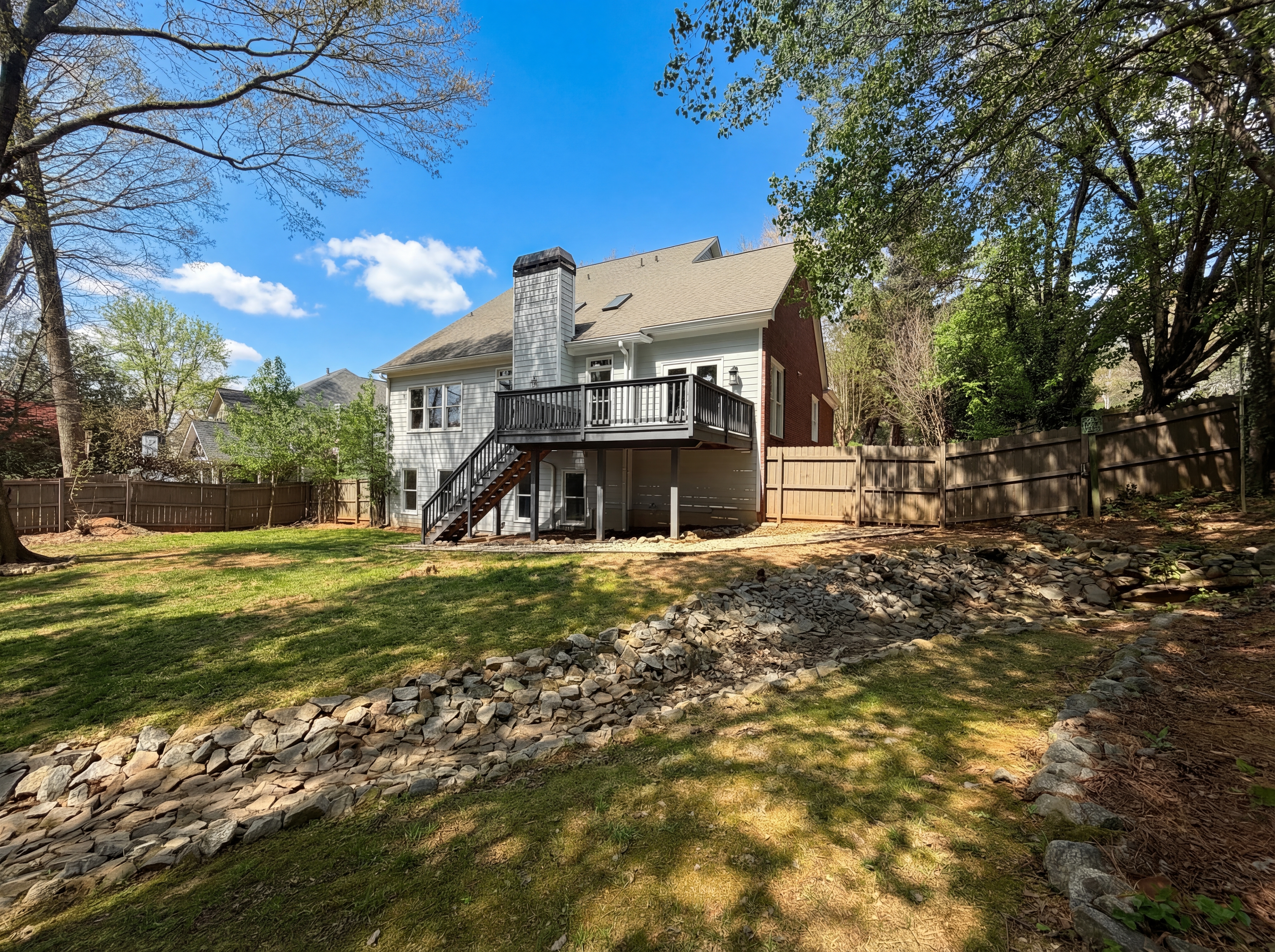 Photo 5 of 44 of 4000 Amberley Ln, Marietta, GA