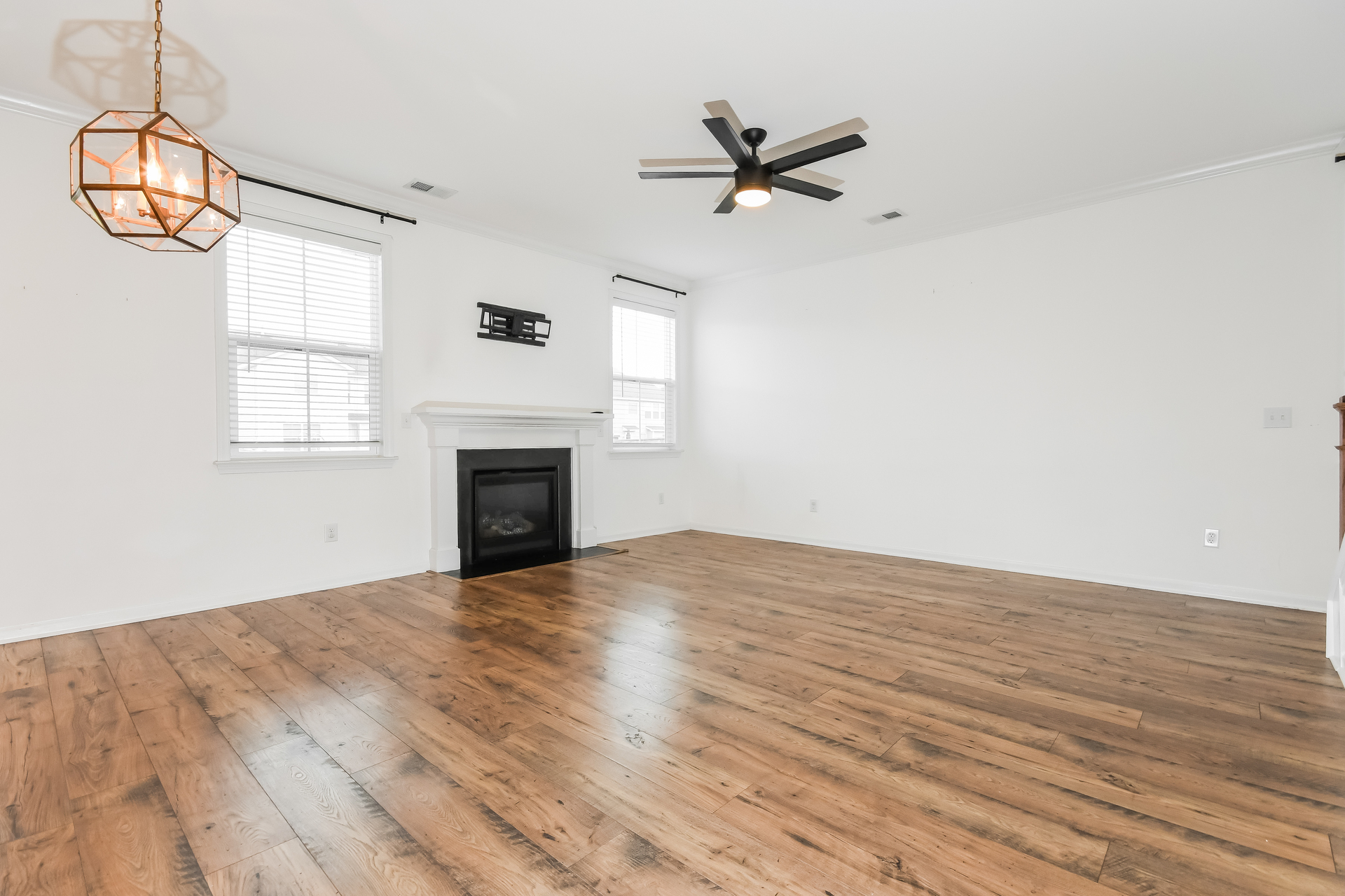 Photo 3 of 22 of 704 Sportsman Rd, Moncks Corner, SC