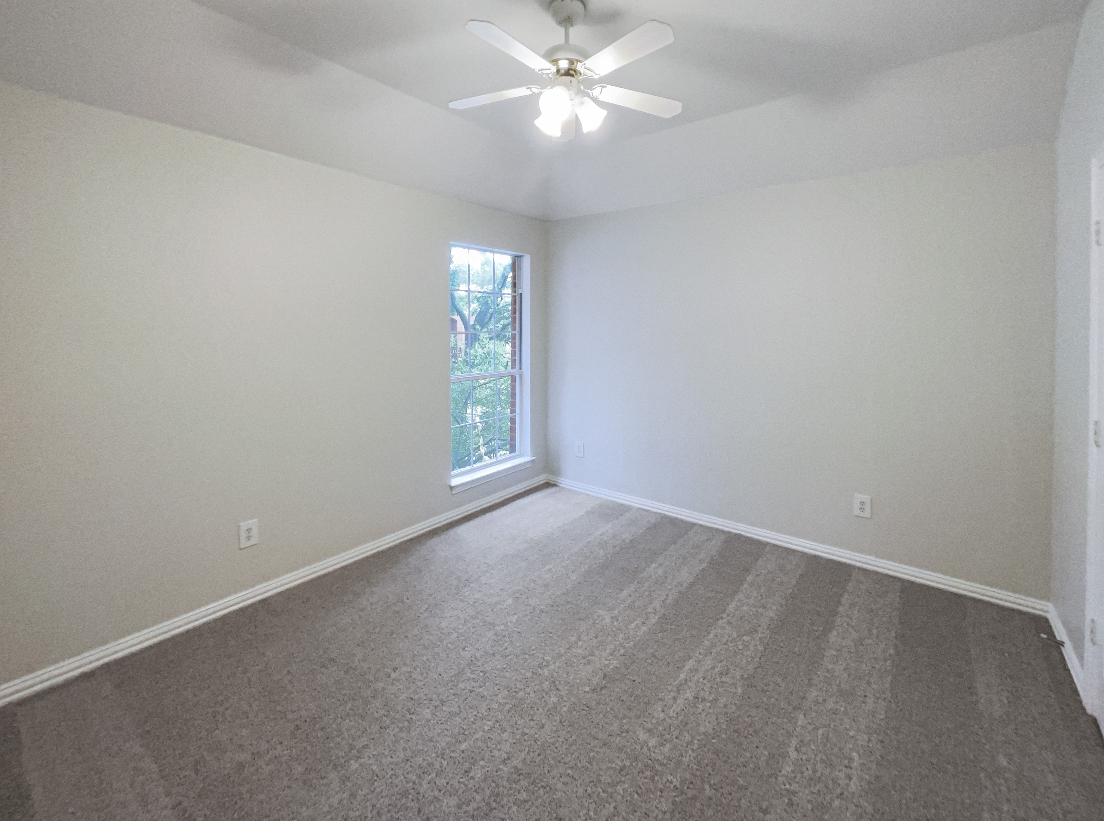Photo 5 of 41 of 413 Thunderbrook Rd, Garland, TX