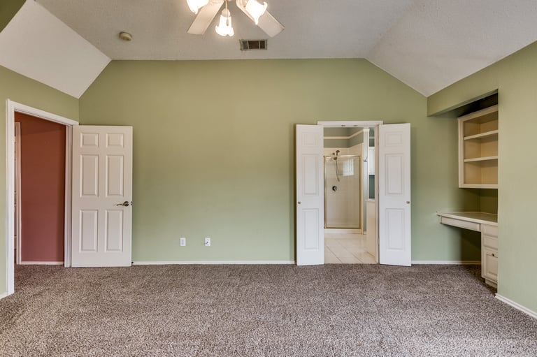 Photo 17 of 26 - 2251 Dallas Dr, Carrollton, TX 75006