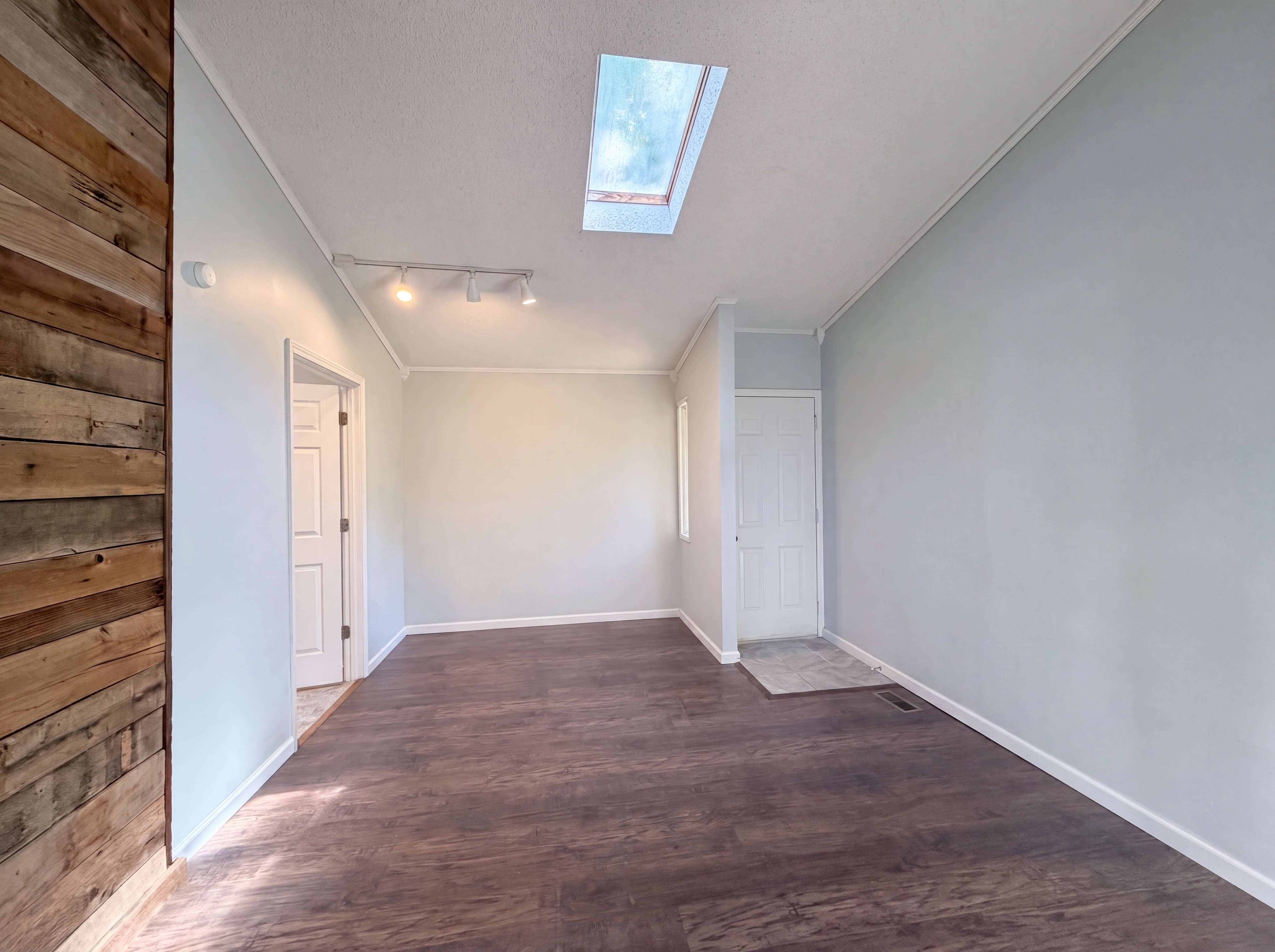 Photo 9 of 19 of 406 Dingler Ave, Mooresville, NC