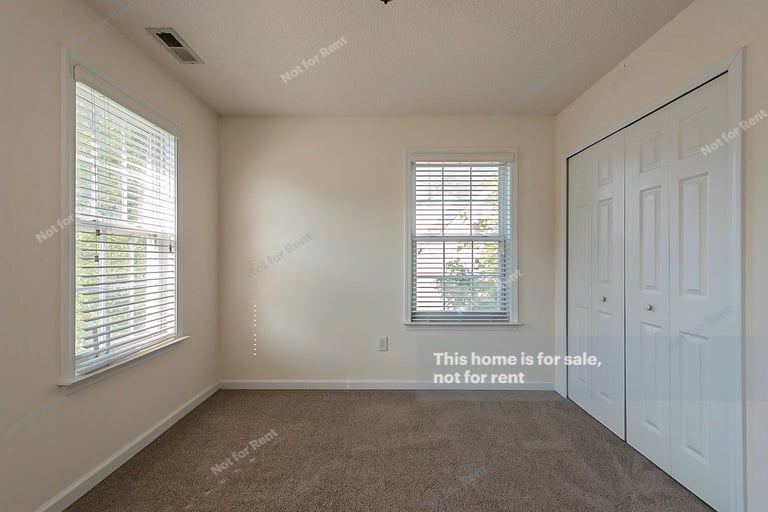 Photo 16 of 19 - 502 Ascott Way, Durham, NC 27713