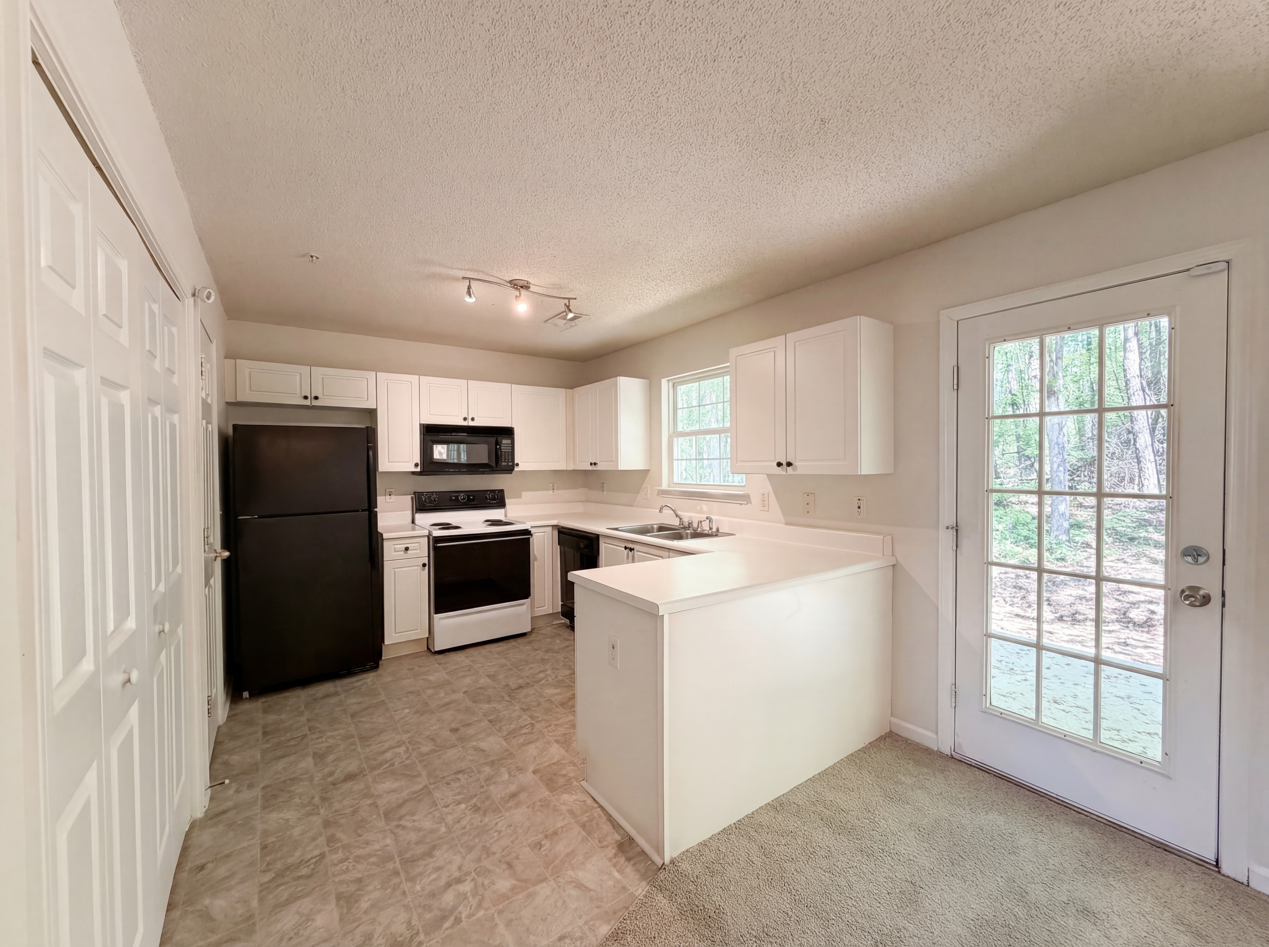 Photo 2 of 25 of 172 Watercress Ct, Stockbridge, GA