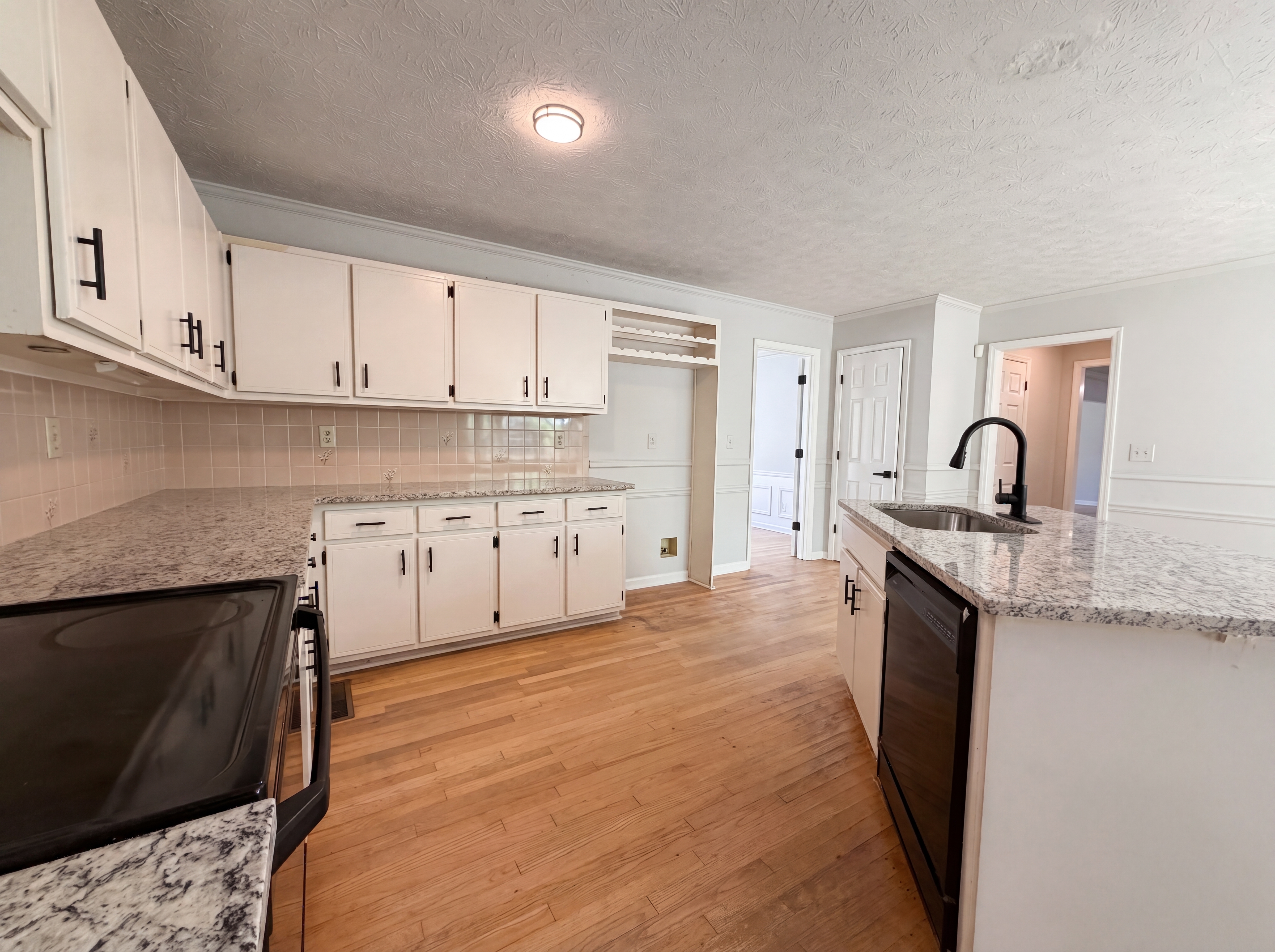 Photo 16 of 22 of 1033 Chestnut Hill Cir SW, Marietta, GA