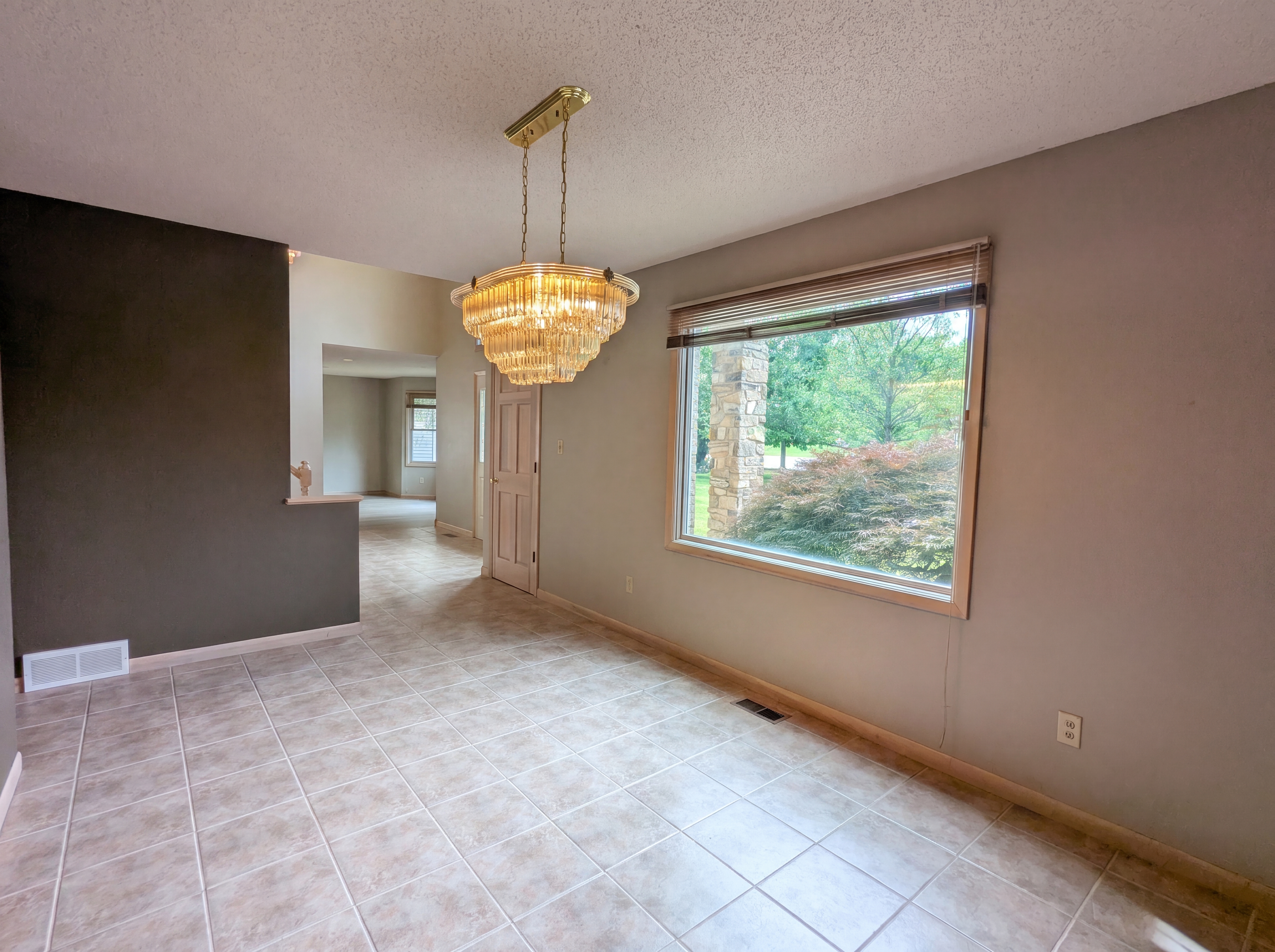 Photo 8 of 33 of 7550 James Dr, North Royalton, OH