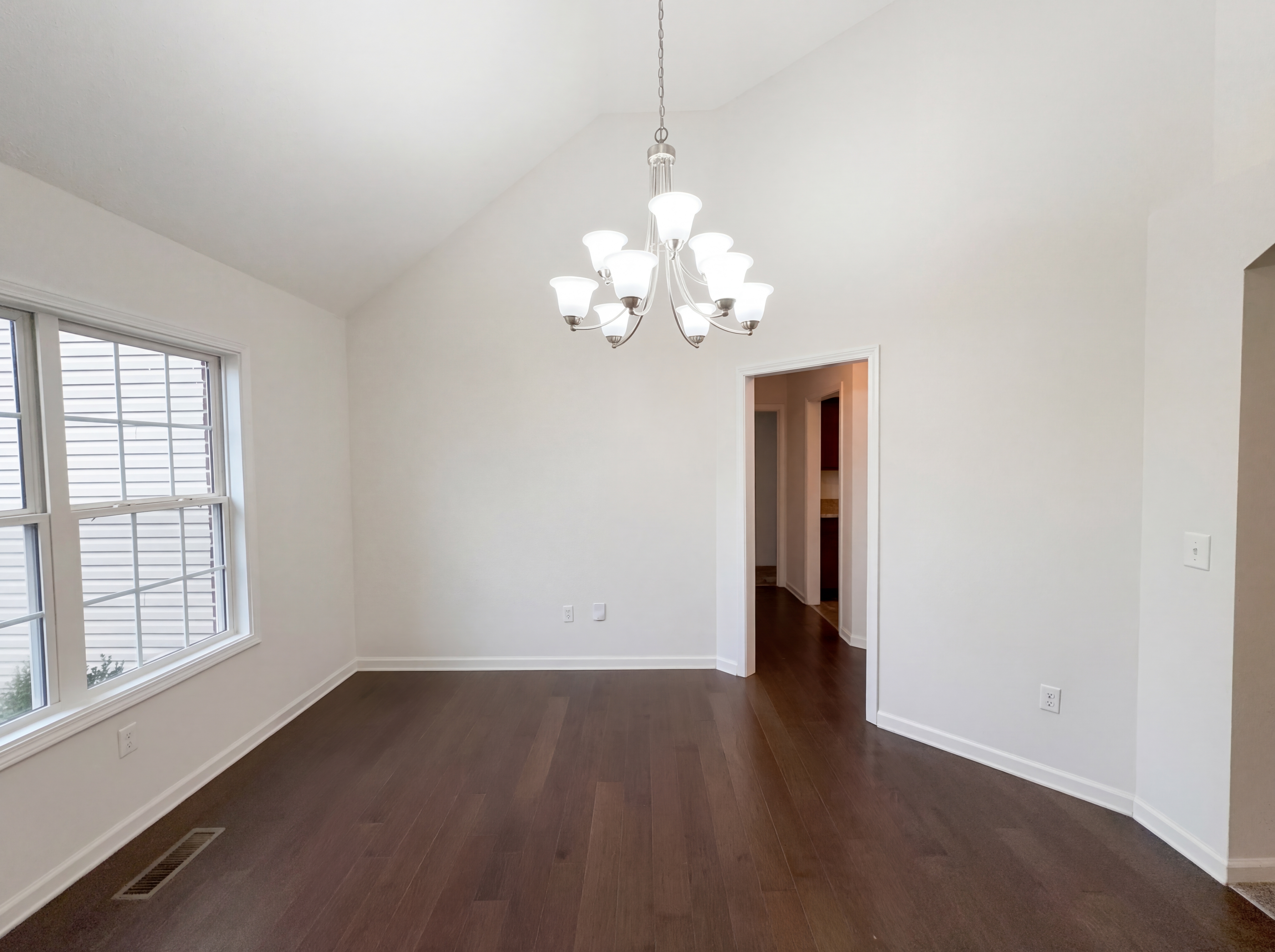 Photo 11 of 22 of 353 Chestnut Grove Ct, Clarksville, TN