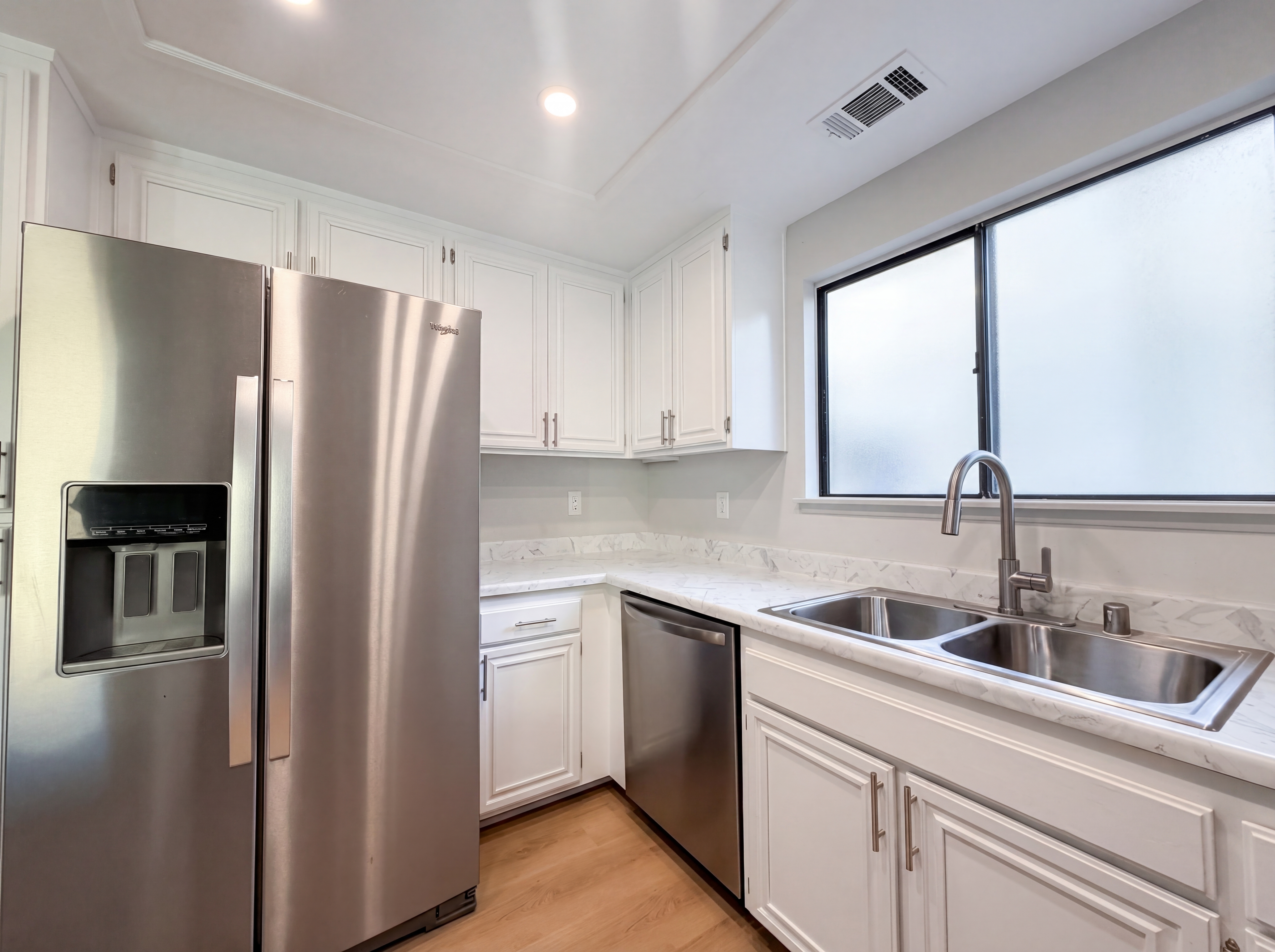 Photo 11 of 23 of 2553 E Avenue J4, Lancaster, CA