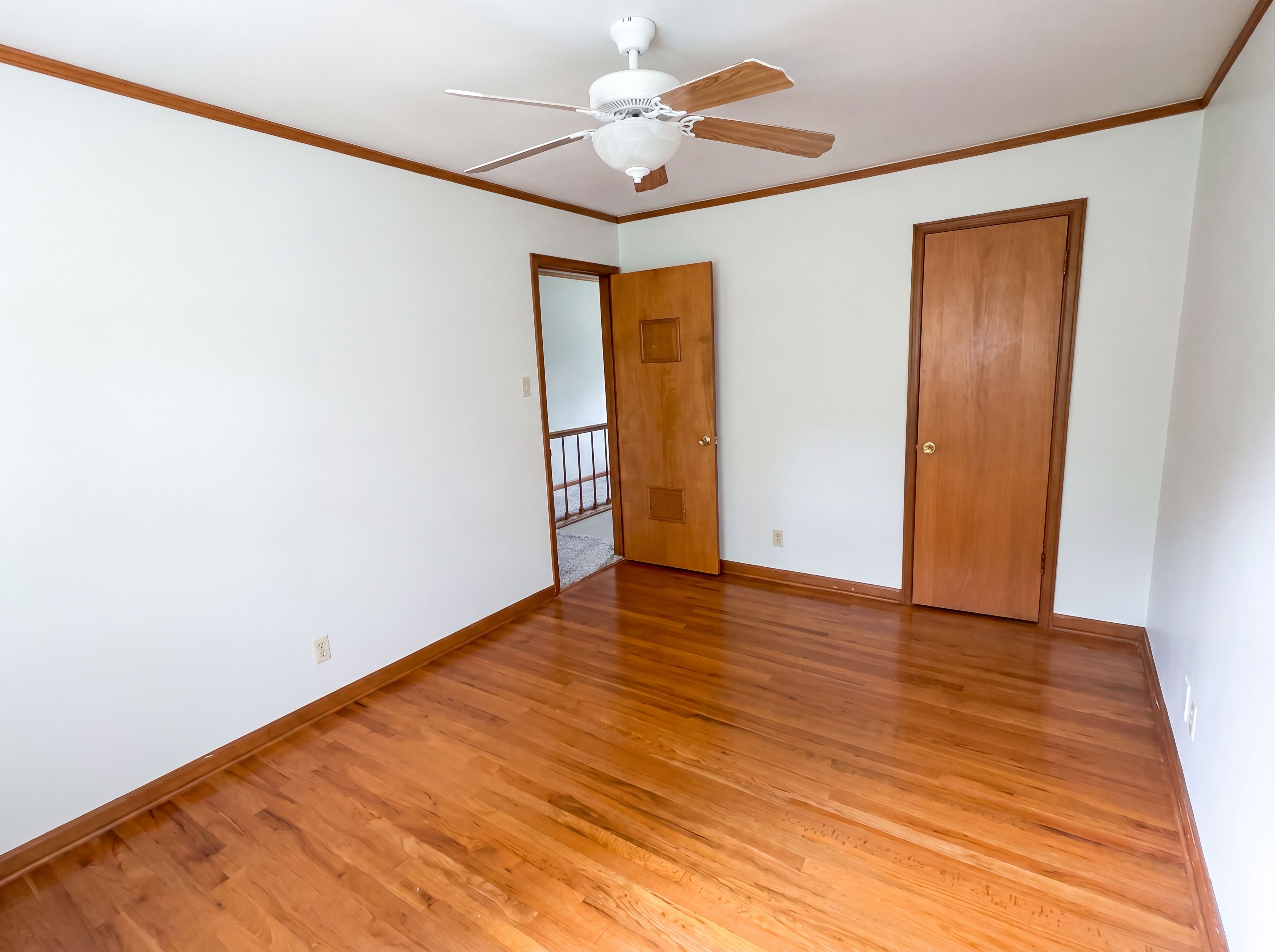 Photo 4 of 19 of 2021 SW 29th Ter, Topeka, KS