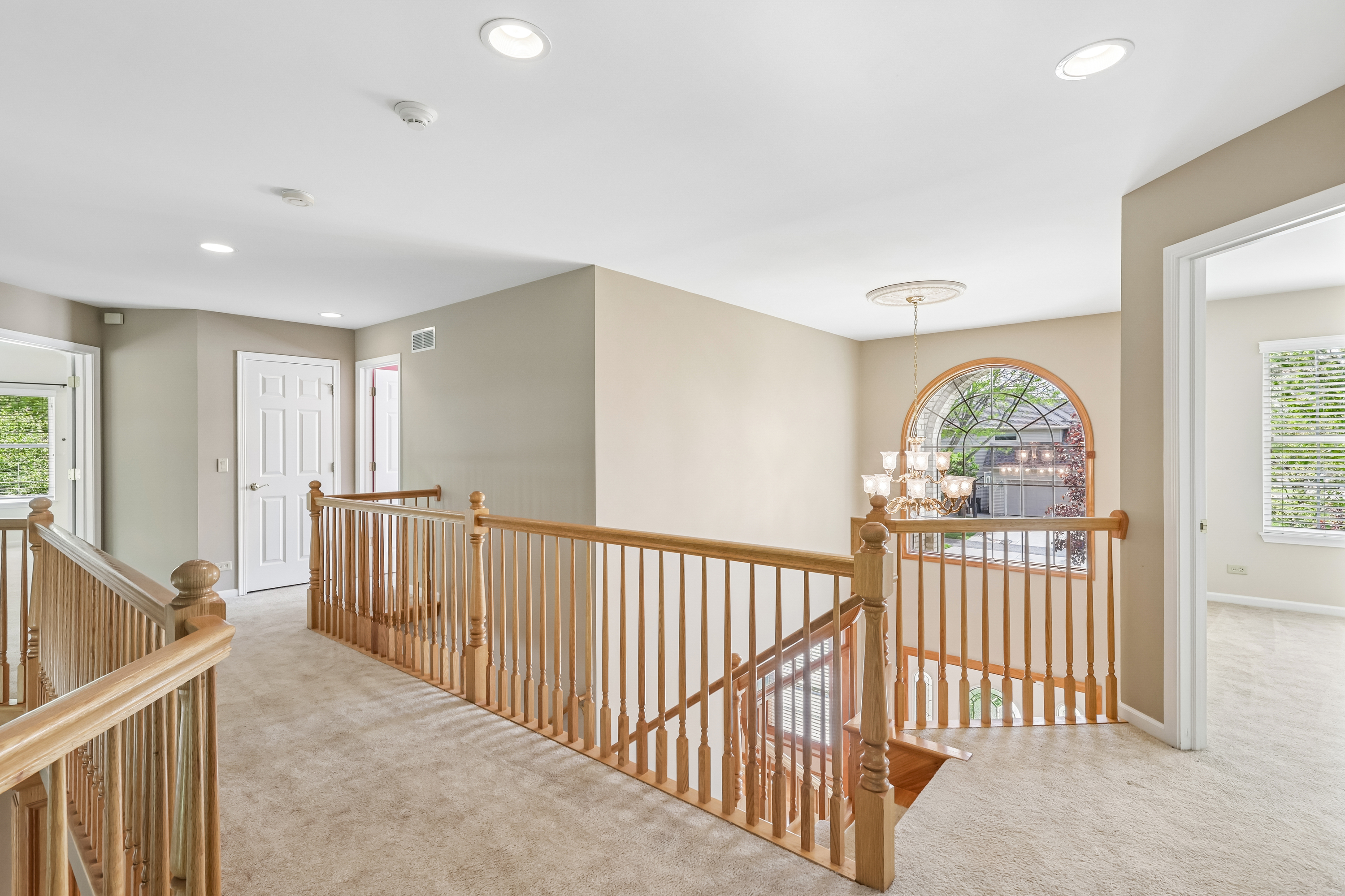 Photo 15 of 41 of 426 Heatherwood Dr, Oswego, IL