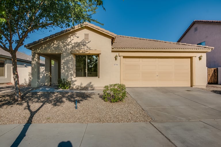 Photo 1 of 25 - 7010 S 24th Ln, Phoenix, AZ 85041