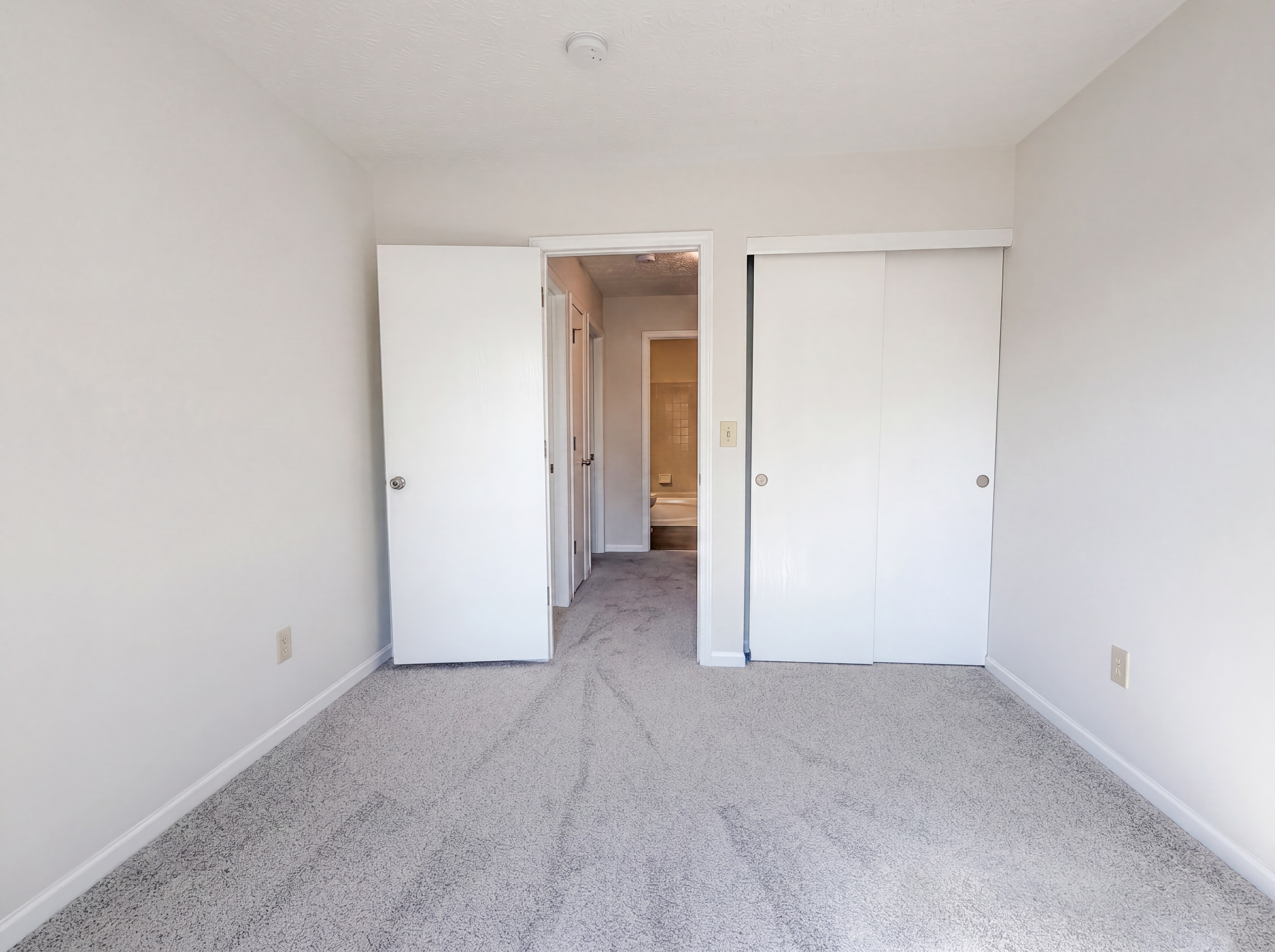 Photo 13 of 30 of 5074 Langcroft Dr, Hilliard, OH