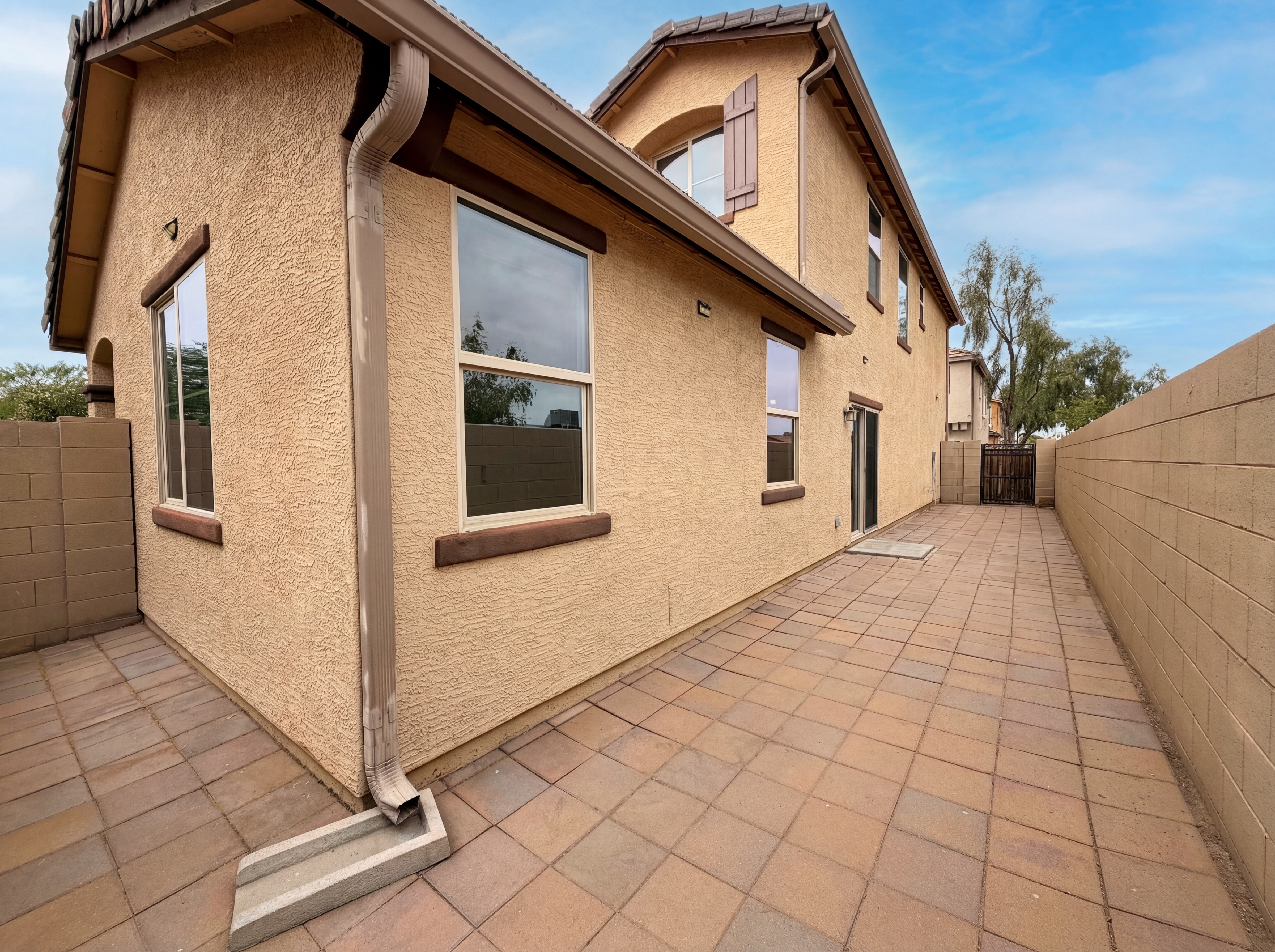 Photo 19 of 24 of 2739 N 73rd Dr, Phoenix, AZ