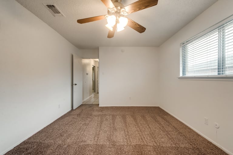 Photo 23 of 33 - 2925 Beachtree Ln, Bedford, TX 76021