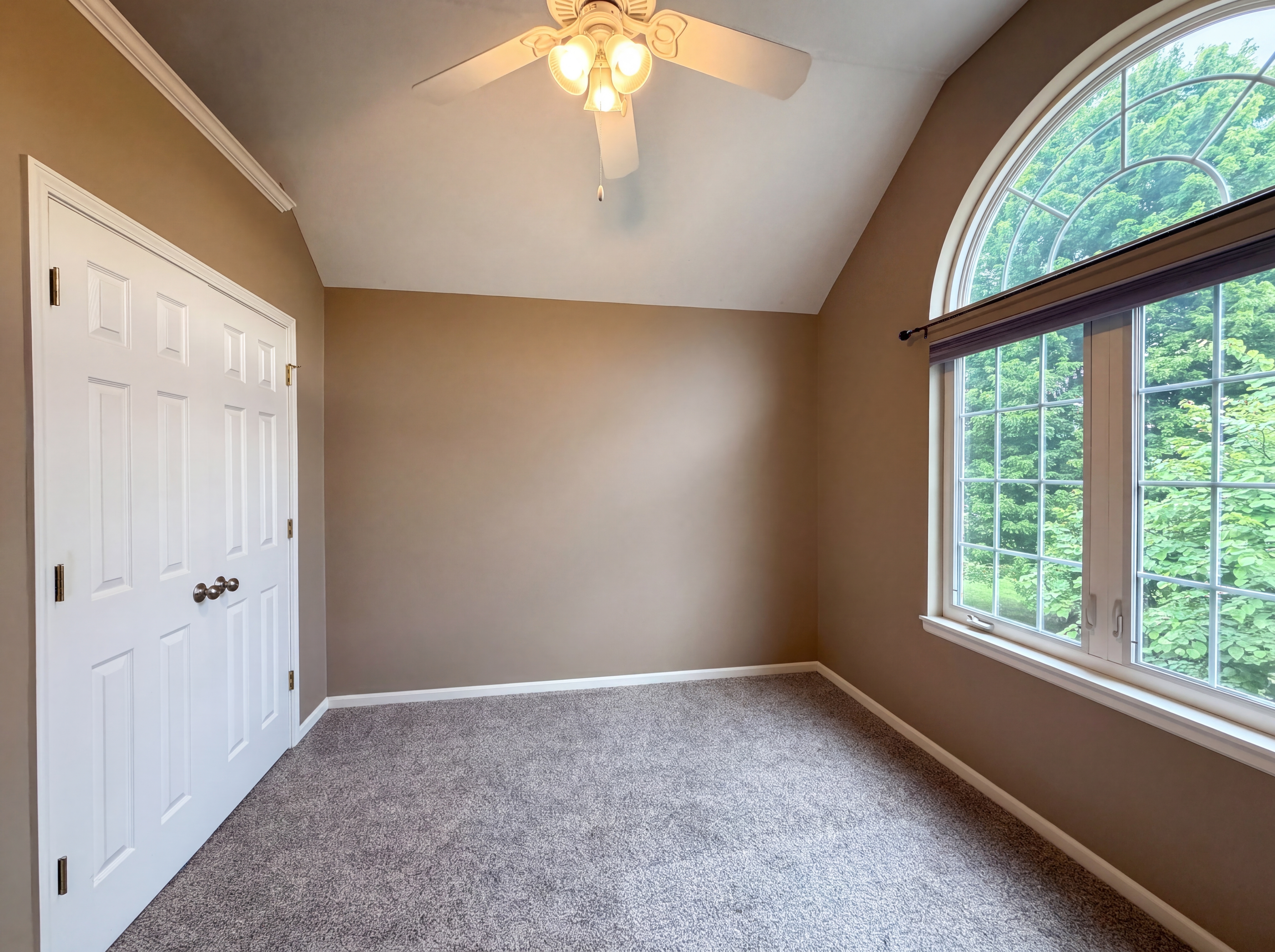 Photo 11 of 22 of 23612 S Lucille Ln, Peculiar, MO