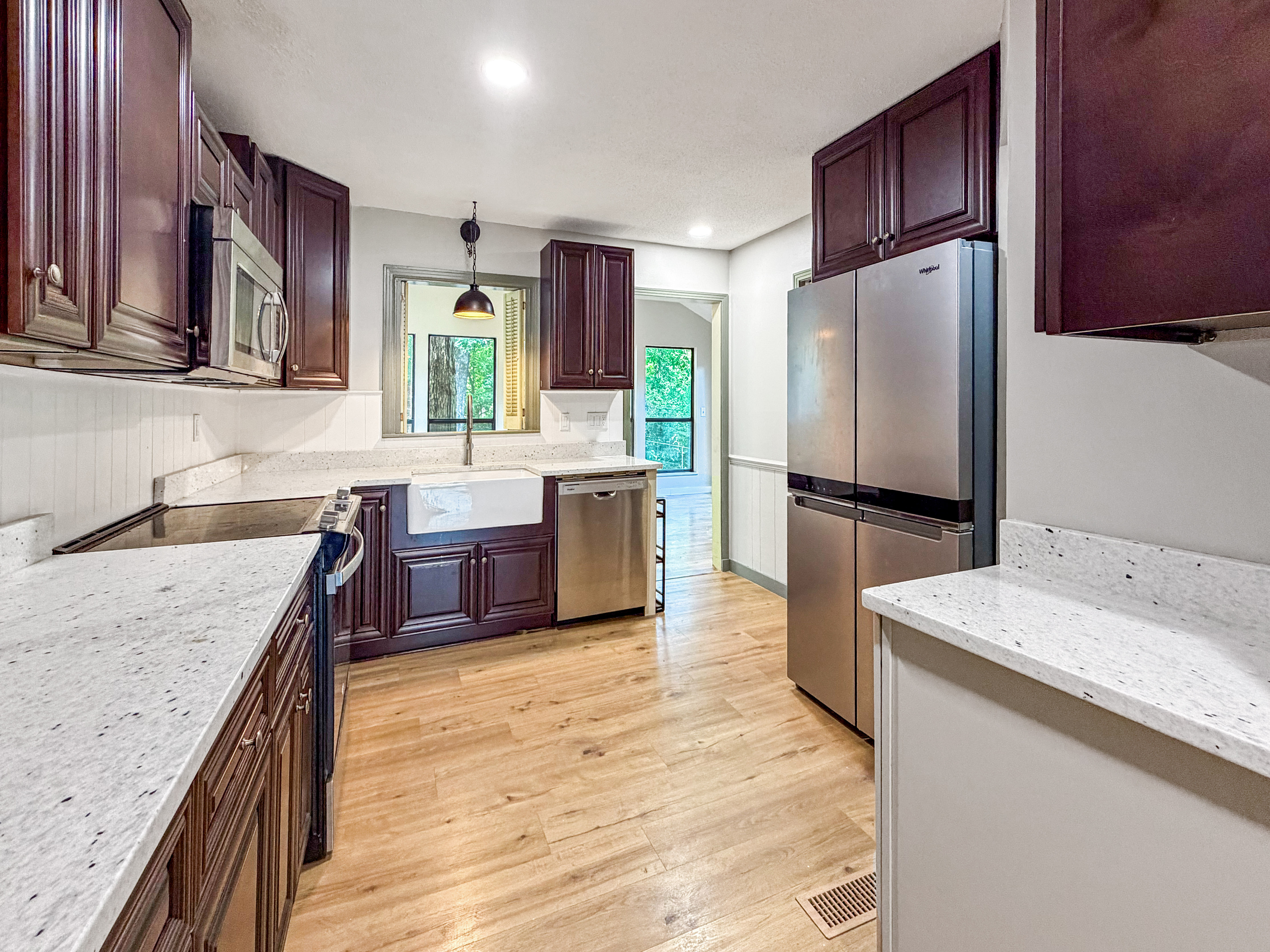 Photo 2 of 24 of 3495 Flintshire Dr, Hoover, AL