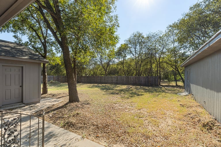 Photo 29 of 30 - 1404 Stanwood Ave, Cleburne, TX 76033
