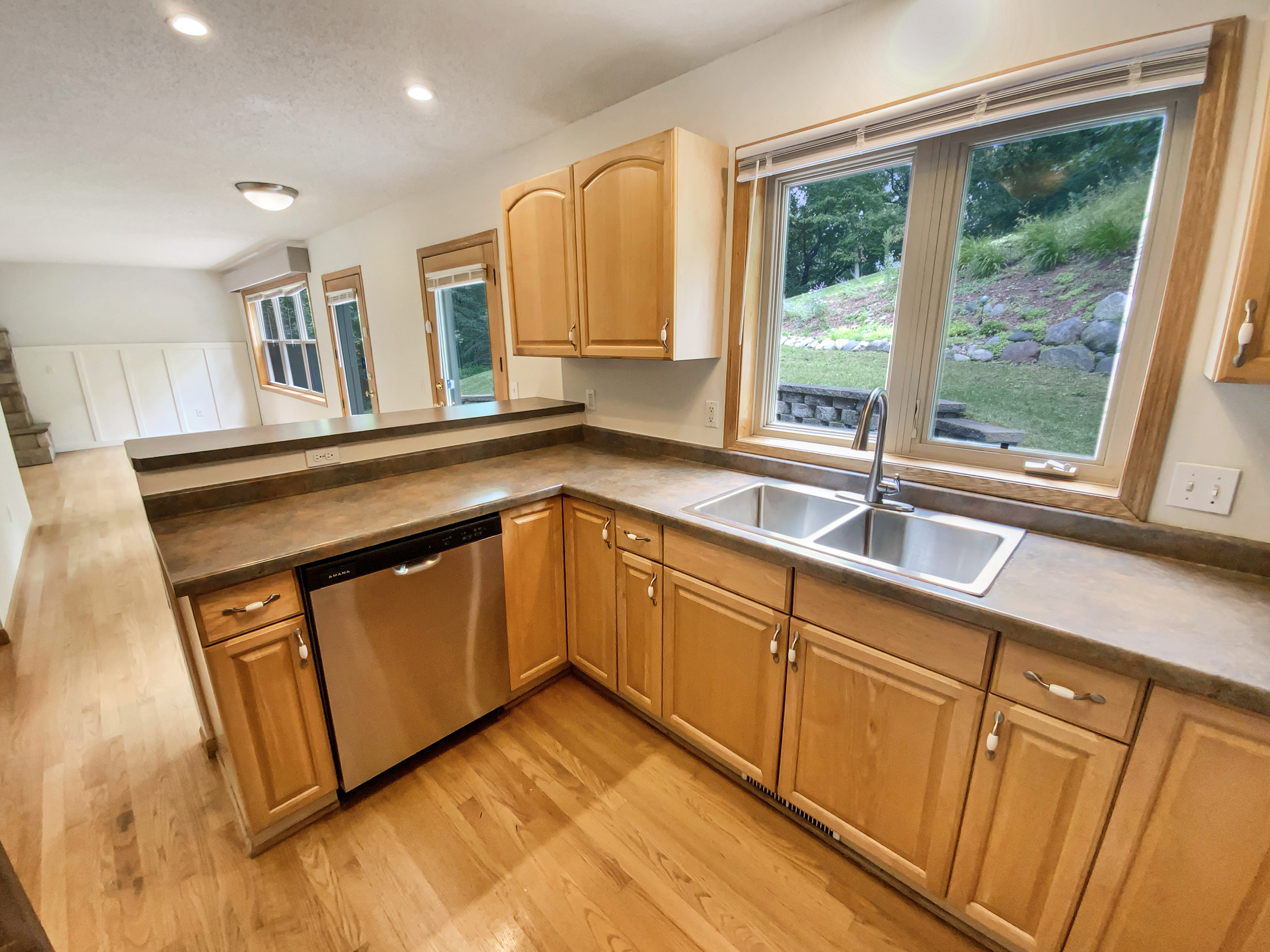 Photo 11 of 23 of 3017 Rainier Ct, Burnsville, MN
