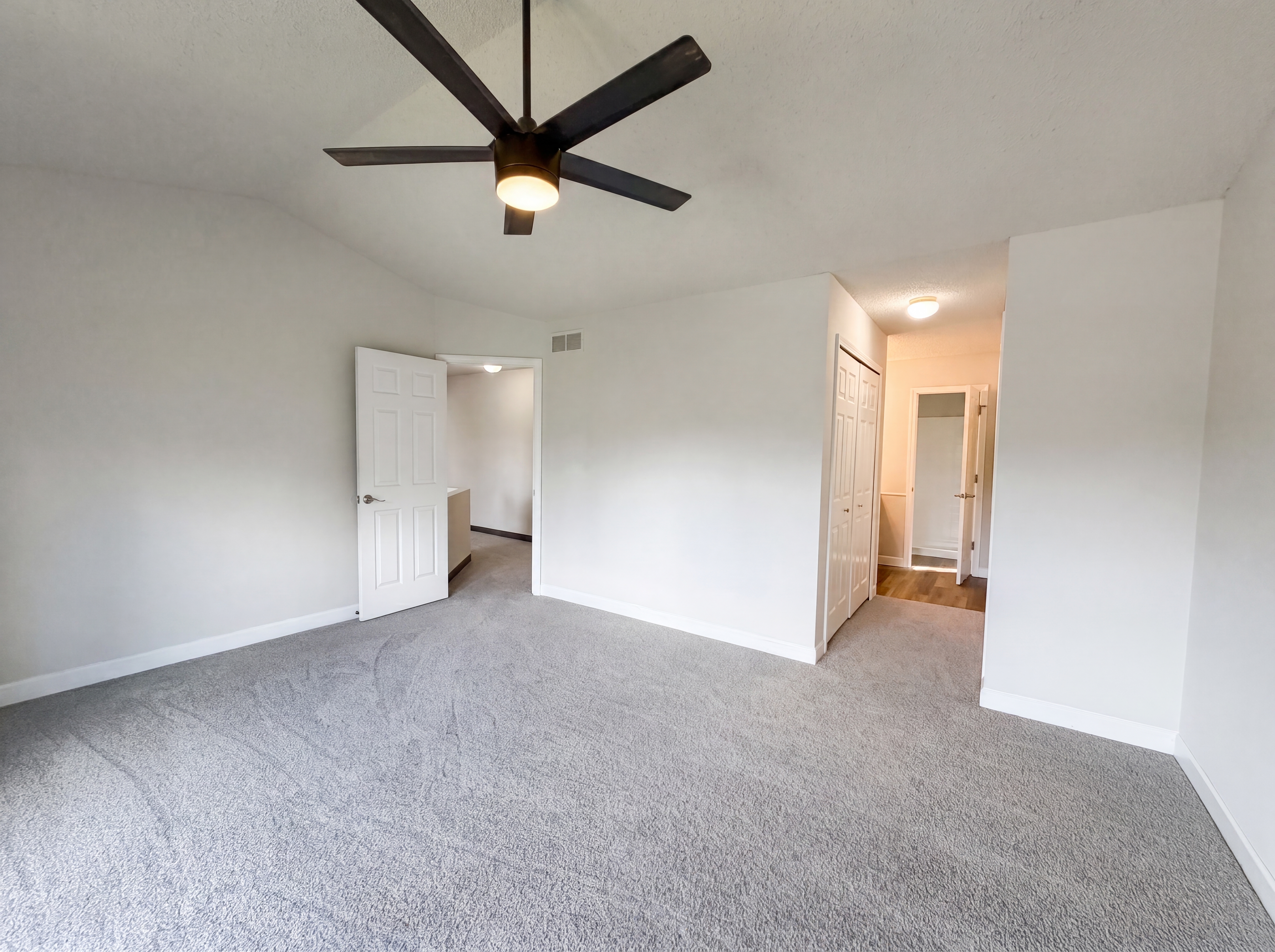 Photo 24 of 41 of 3581 Meadowgate Ct, Pickerington, OH